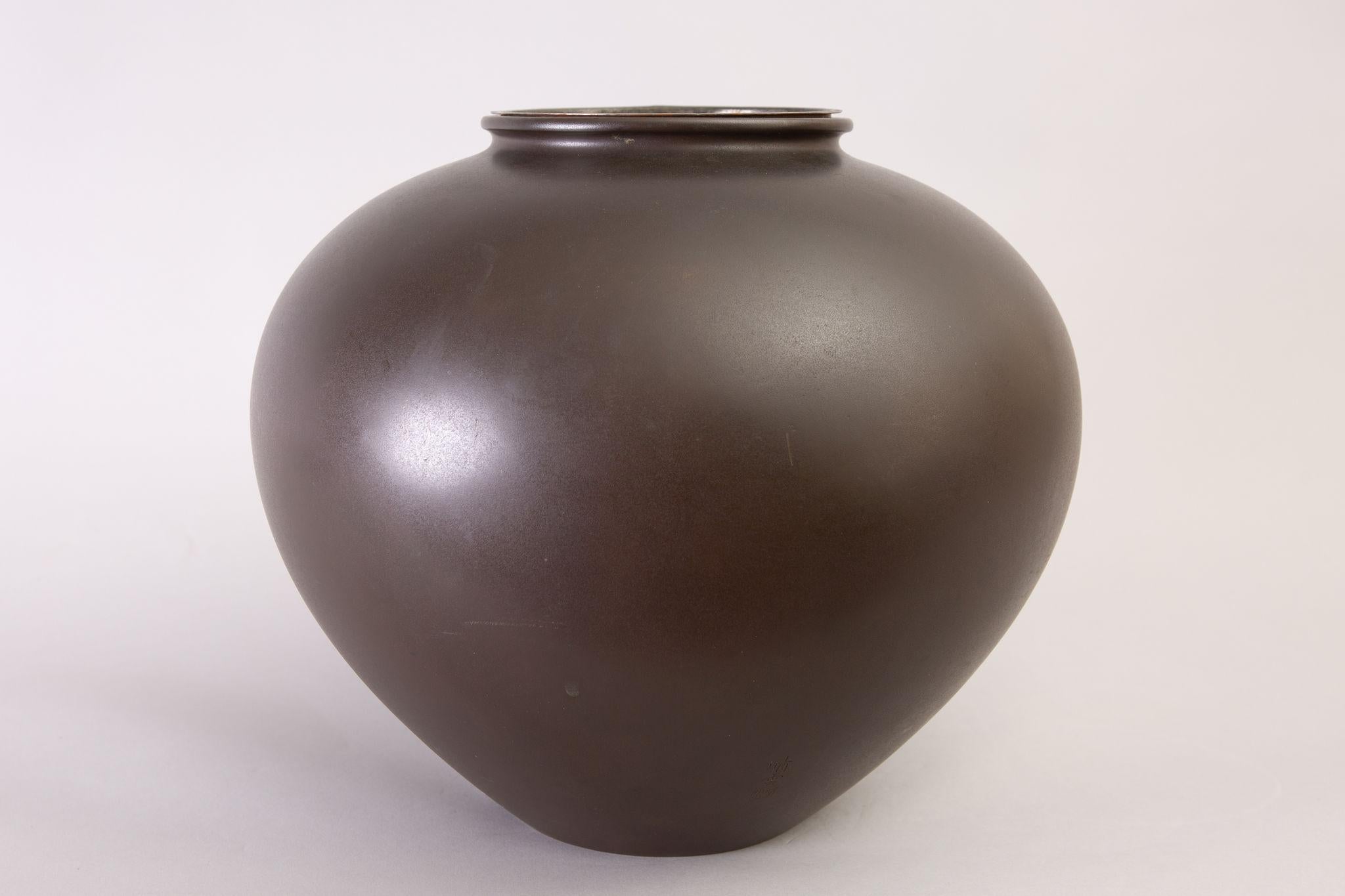 Japanese Large Bronze Vase with Carp Design For Sale 2
