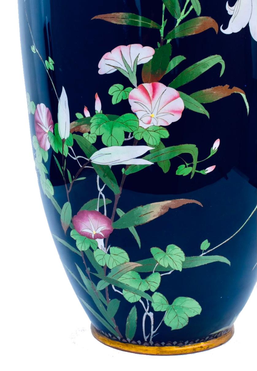 Grande vaso cloisonné giapponese, ca. 1900/1910 In condizioni buone in vendita a New York, NY