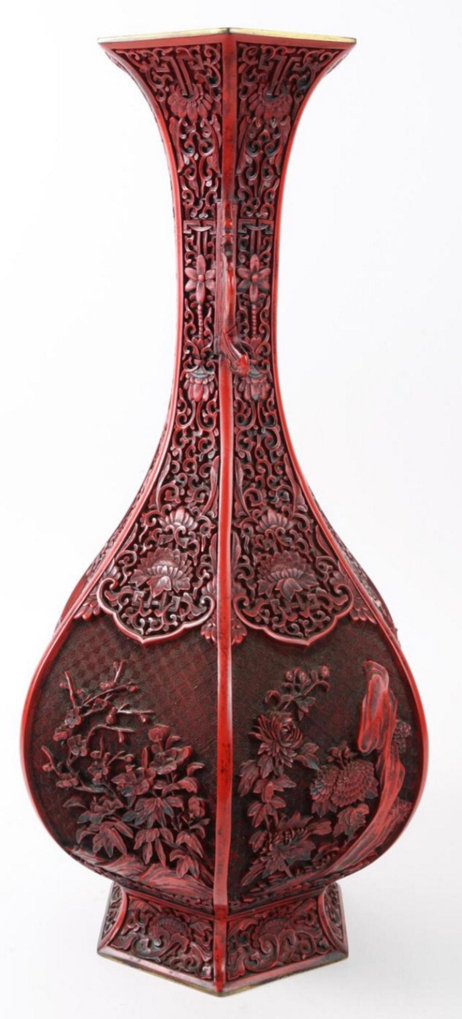 XIX secolo Vaso cinese in lacca di cinabro, 1910 ca. in vendita