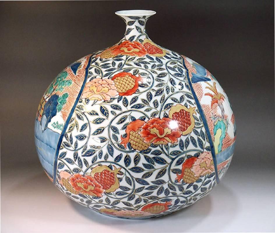 Exceptional contemporary Japanese decorative porcelain vase, hand painted in red and blue depicting a beautiful scene from old rural Japan, a signed masterpiece by highly acclaimed master porcelain artist and recipient of numerous awards for his