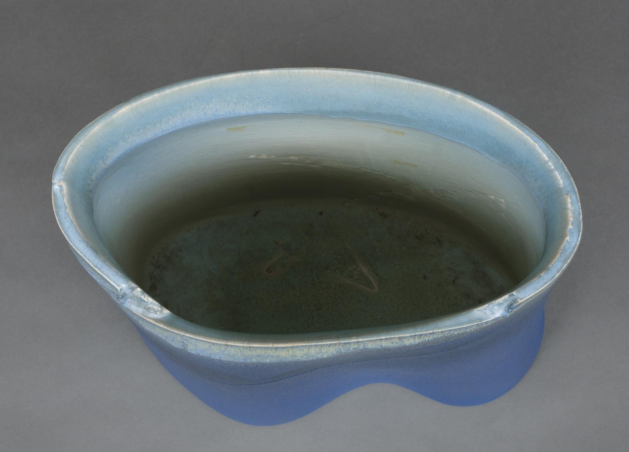 Japanese large granular deep blue stoneware vase by Andô Hironobu 安藤博允 (1940) For Sale 5