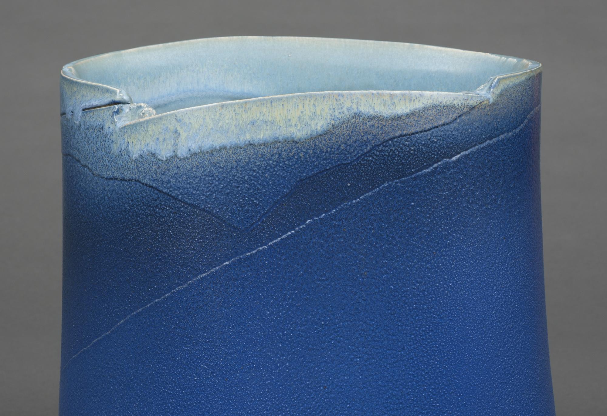 Magnificent and large Japanese organically-shaped oval stoneware vase decorated with a granular deep blue colour (seirôsai), titled: ‘Ginga yô’ (far away galaxy)’ by Andô Hironobu (1940), a potter from Gifu province. 
The inside of this heavy vase