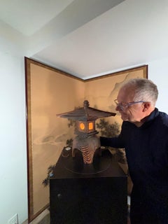 Japanisches großes handgeschnitztes elektrifiziertes Licht mit feinen Details und heiterem Leuchten