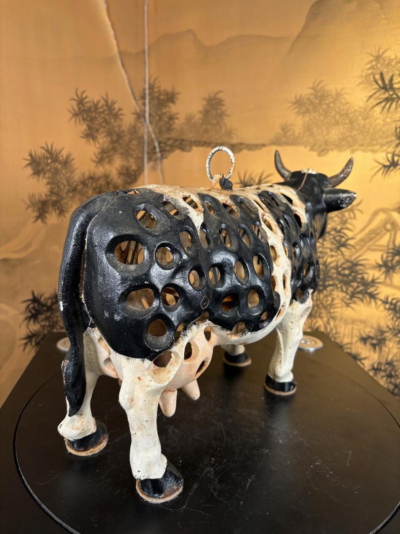 Grande lanterne de vache Holstein japonaise coulée à la main, rare trouvaille en vente 5