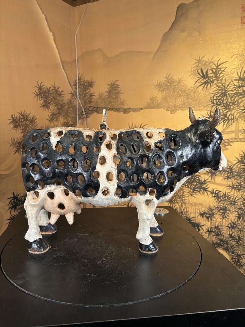 Grande lanterne de vache Holstein japonaise coulée à la main, rare trouvaille en vente 6