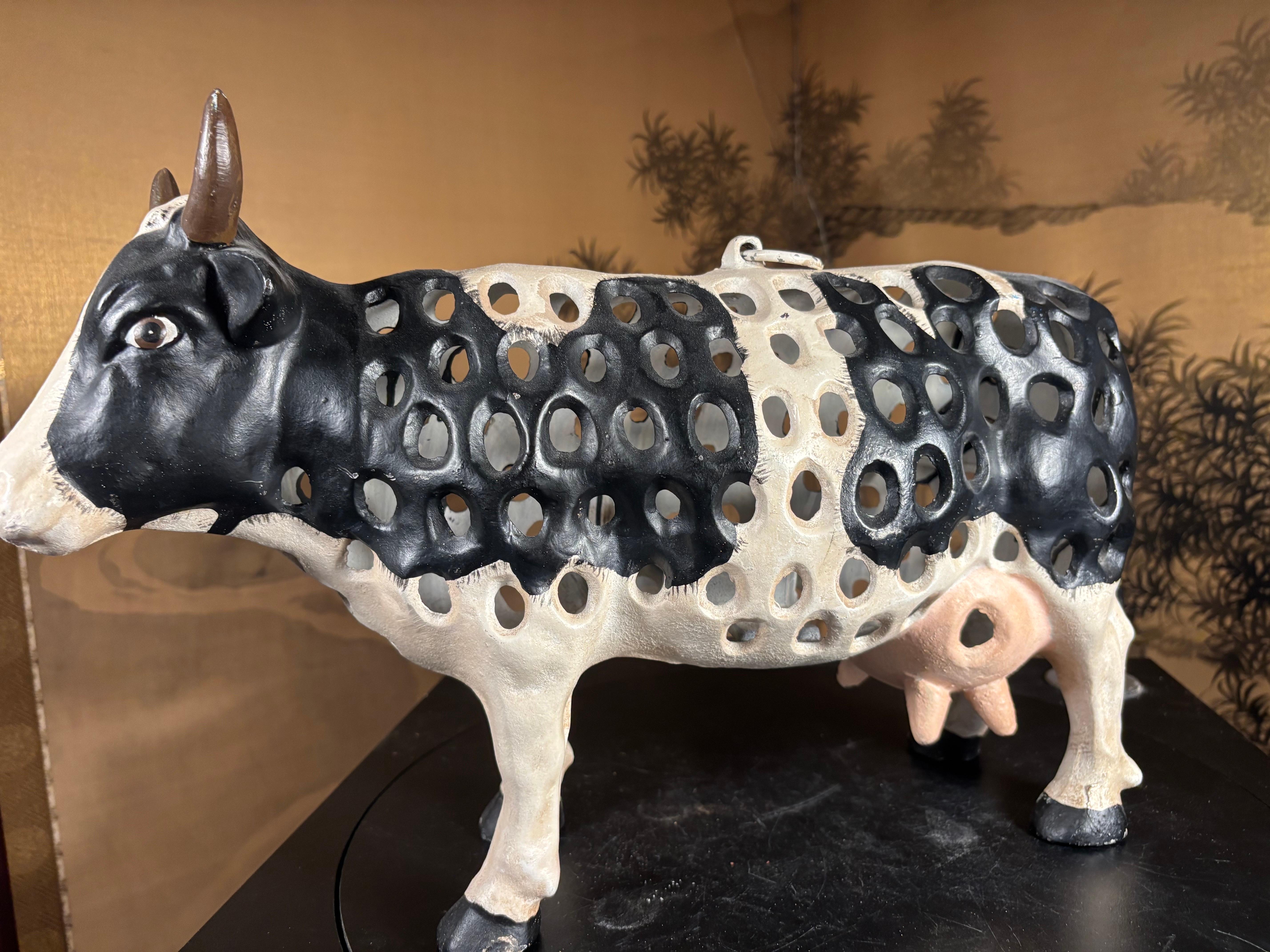 20ième siècle Grande lanterne de vache Holstein japonaise coulée à la main, rare trouvaille en vente