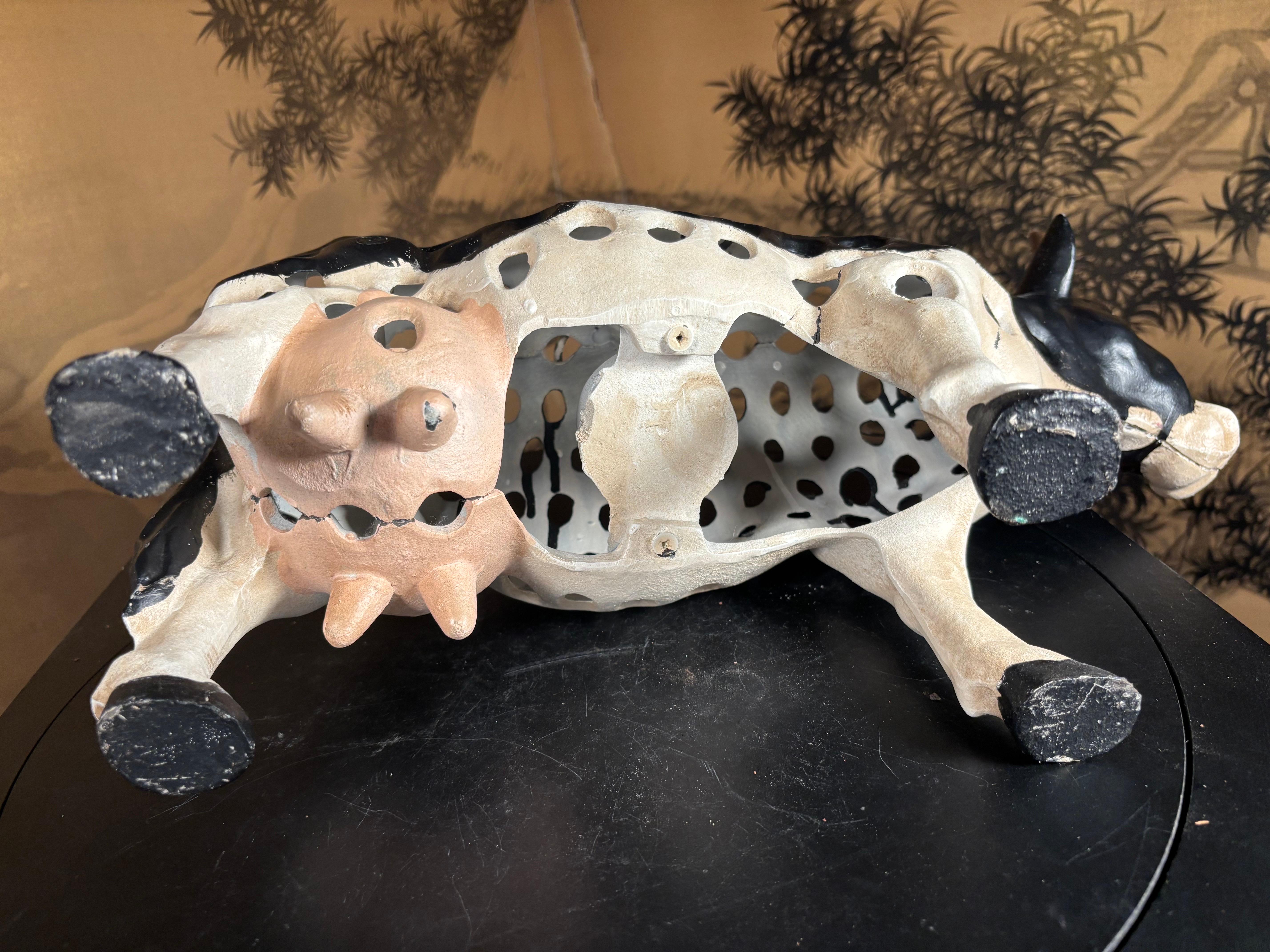 Fer Grande lanterne de vache Holstein japonaise coulée à la main, rare trouvaille en vente