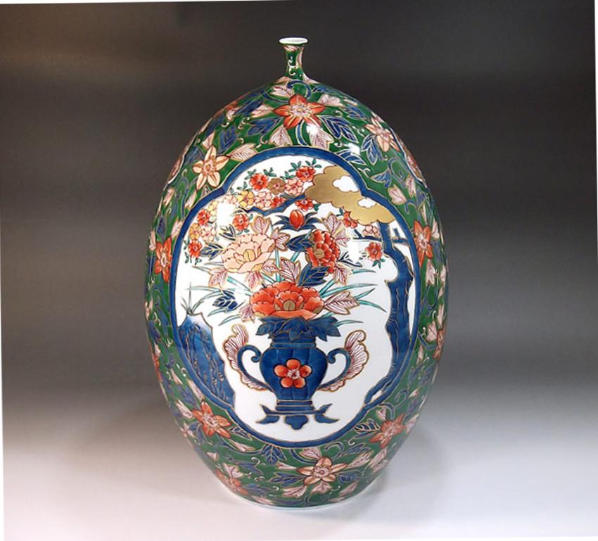 Japanische zeitgenössische japanische Porzellanvase in Grün, Gold und Blau von Meisterkünstler im Zustand „Starke Gebrauchsspuren“ im Angebot in Takarazuka, JP