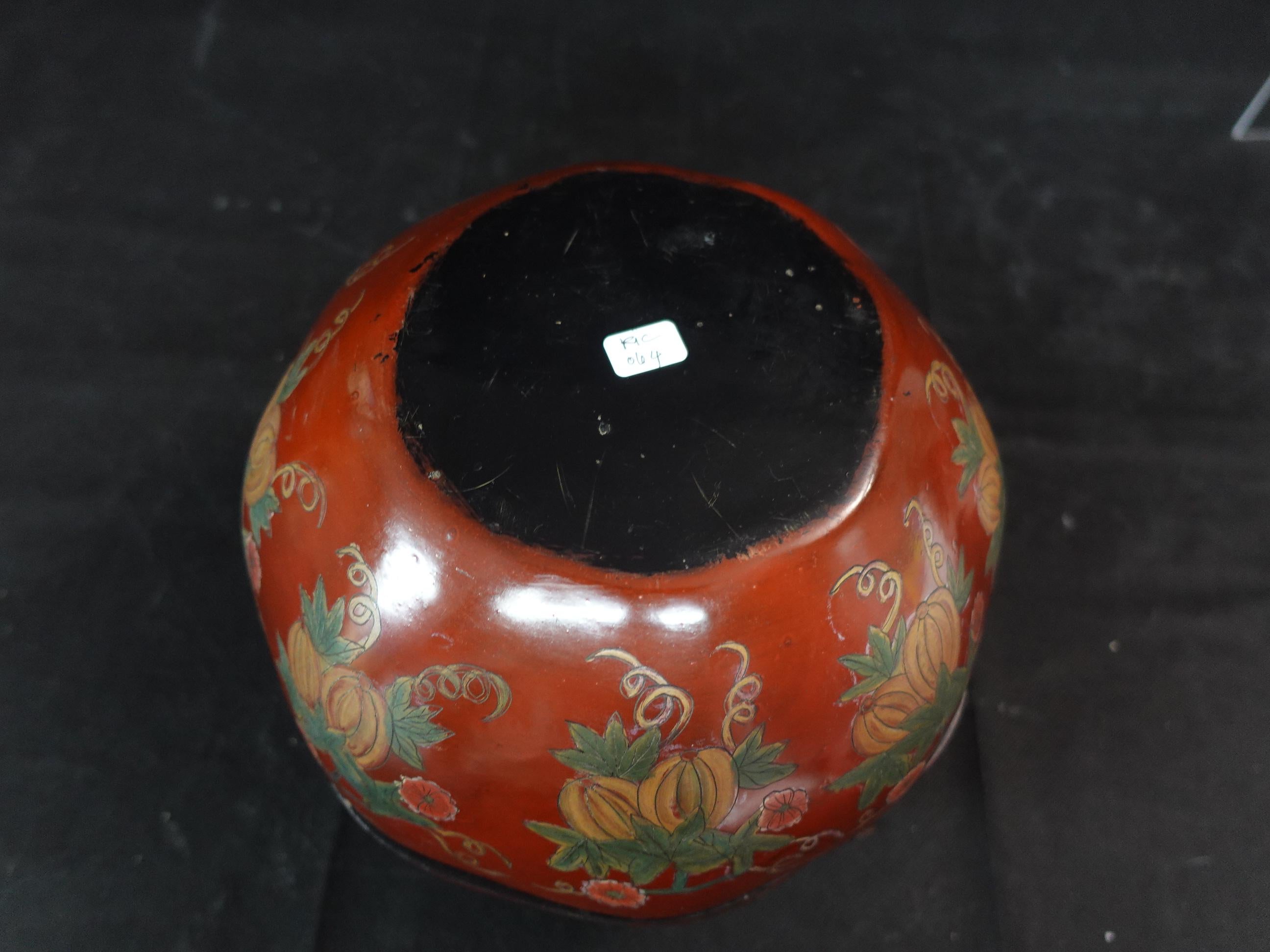 Japanese Large Lacquer Box with Cover in Pumpkin Shape, Ric064 5