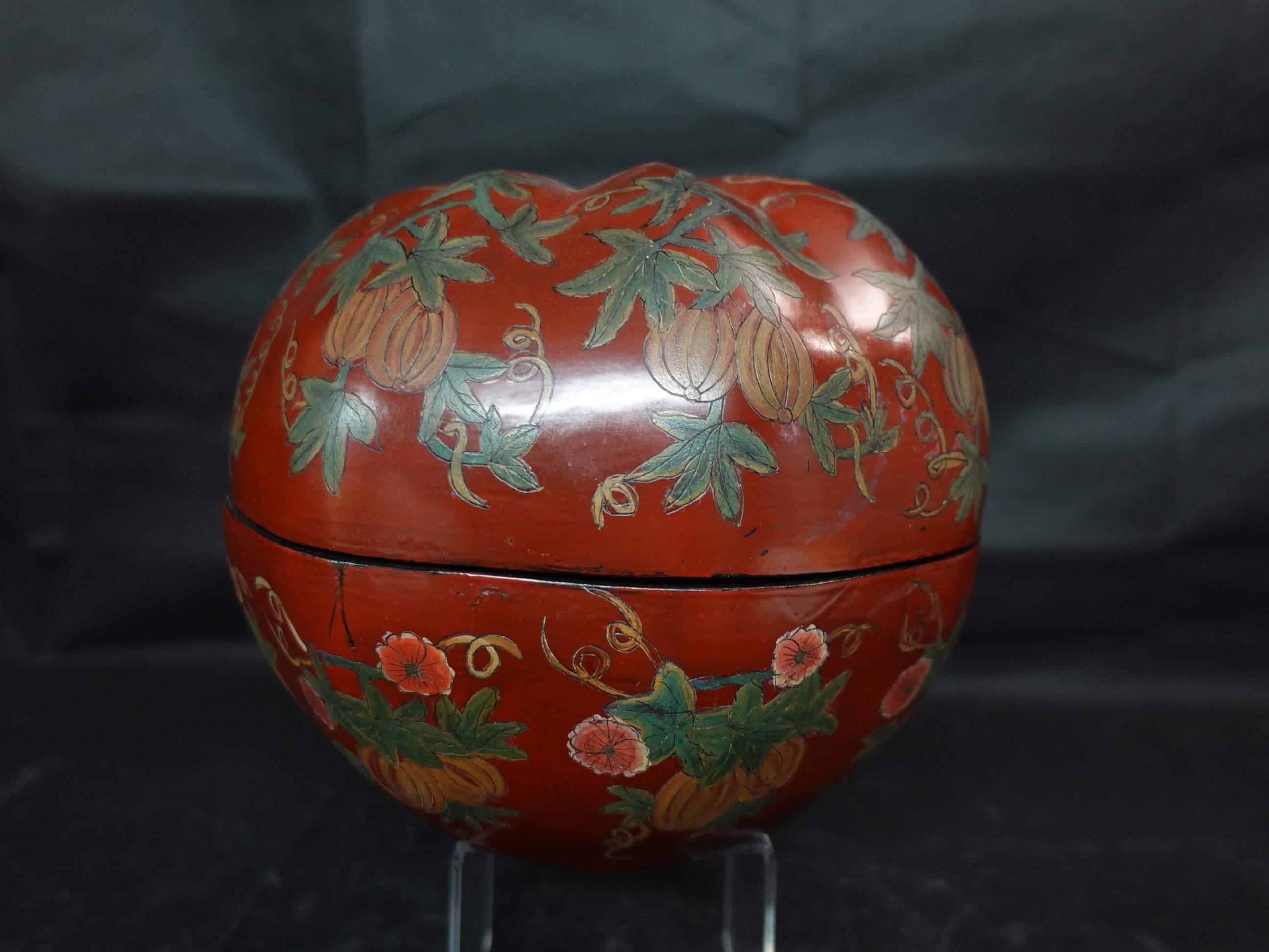 Hand-Crafted Japanese Large Lacquer Box with Cover in Pumpkin Shape, Ric064