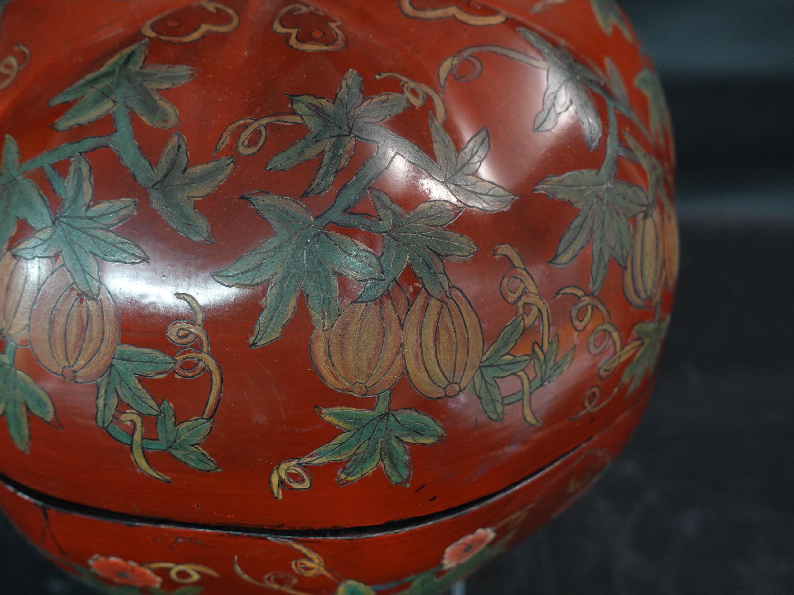 20th Century Japanese Large Lacquer Box with Cover in Pumpkin Shape, Ric064