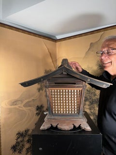Gran "Santuario de montaña" japonés antiguo de cedro tallado a mano  Linterna del Santuario de Buda