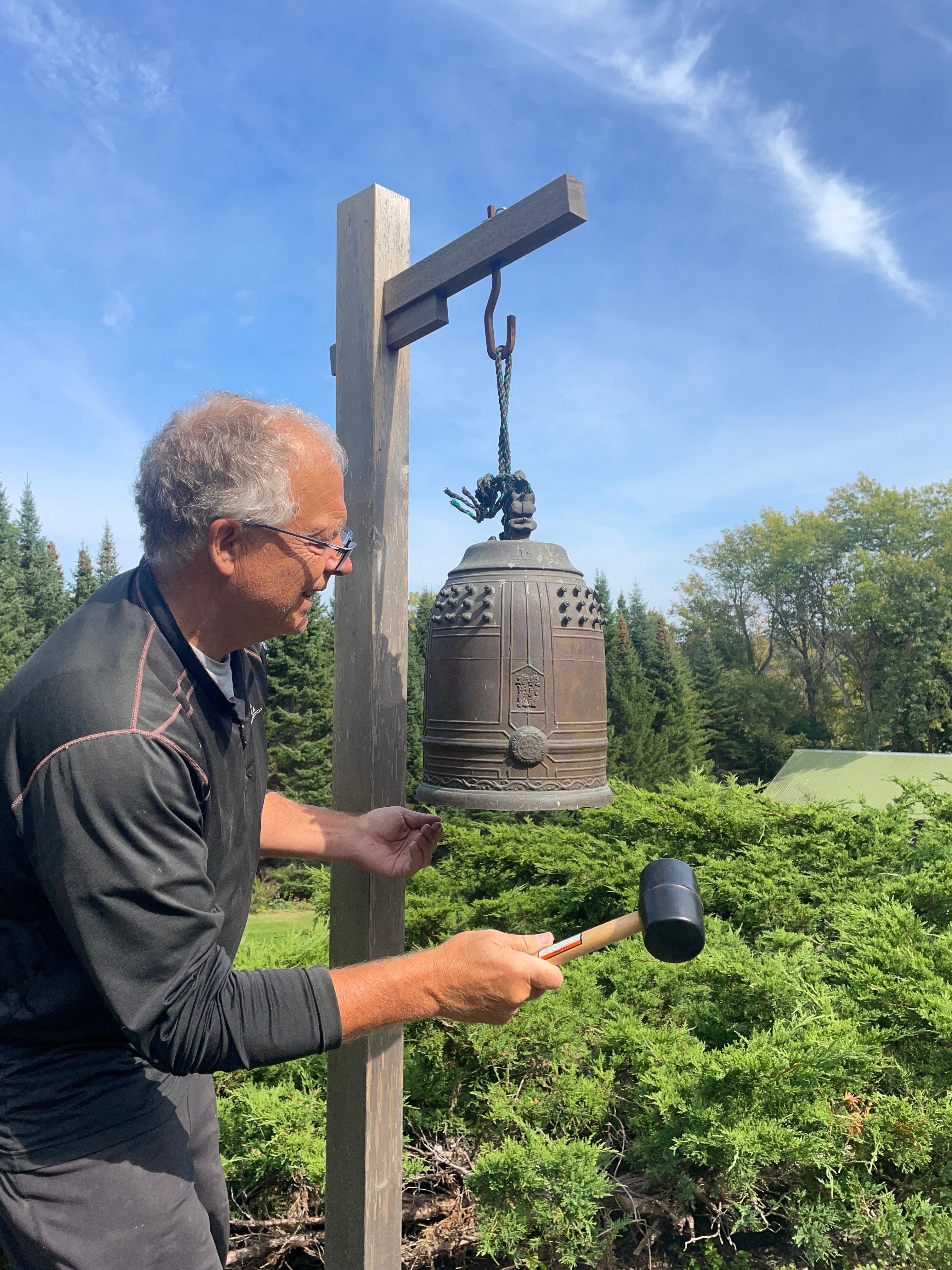 For your special garden setting or indoor display space.

Large Hand Cast Original Green Patina Bronze Bell With Makers Signature emblazoned on its side. Bold pleasing sound

Beautiful deep resonating ring tones await the new owner of this large