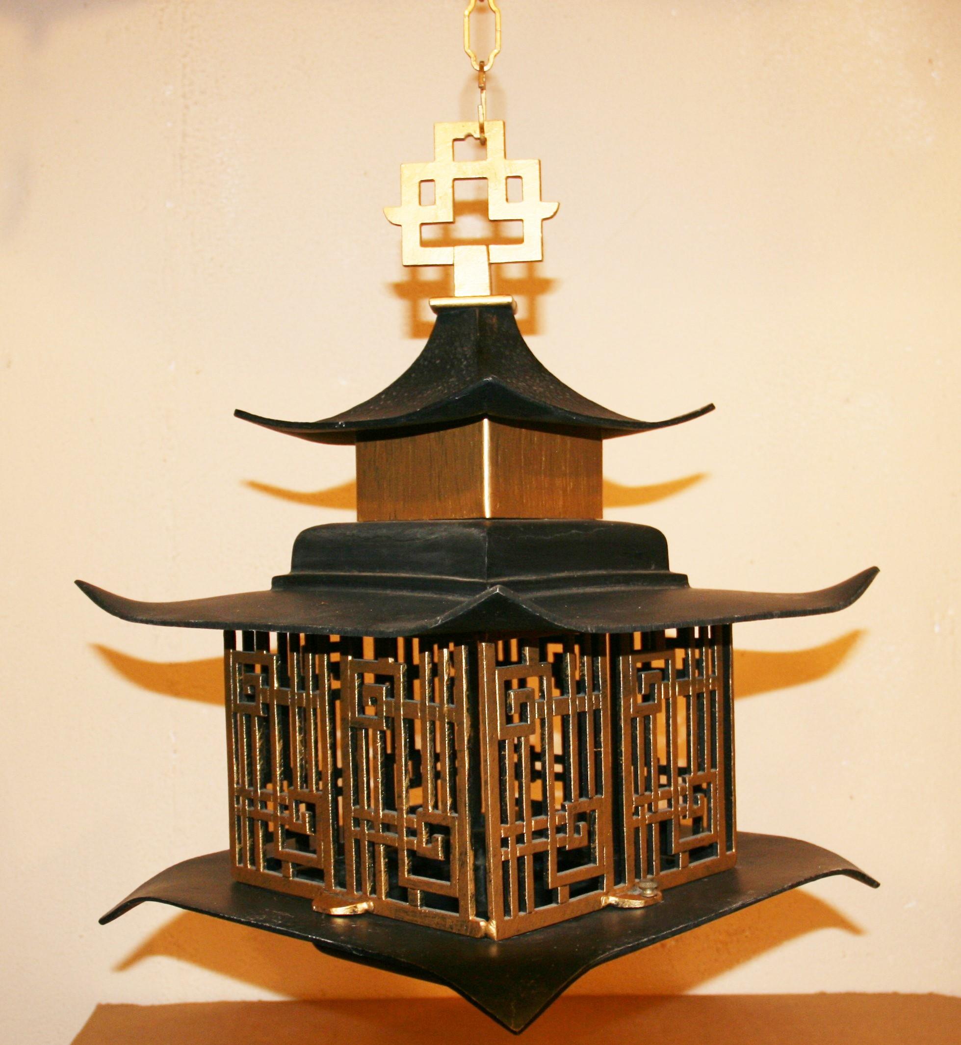 Japanese Large Pagoda Lantern/Pendant Light  with Chain For Sale 3