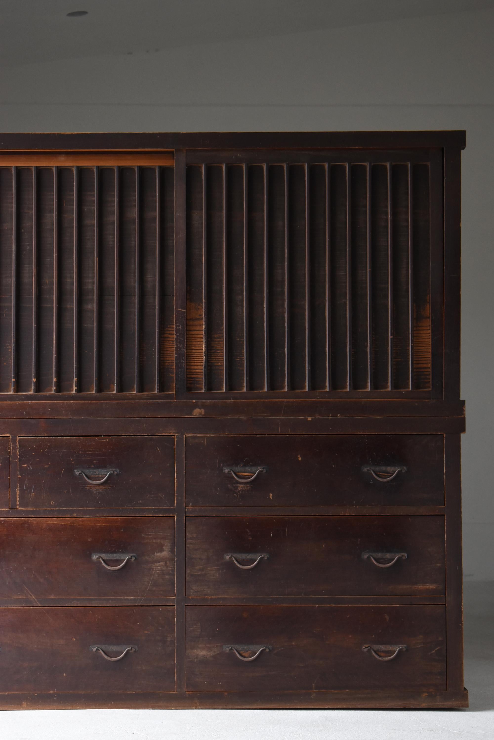 Meiji Grand meuble de rangement japonais Tansu 1860s-1920s Wabisabi en vente