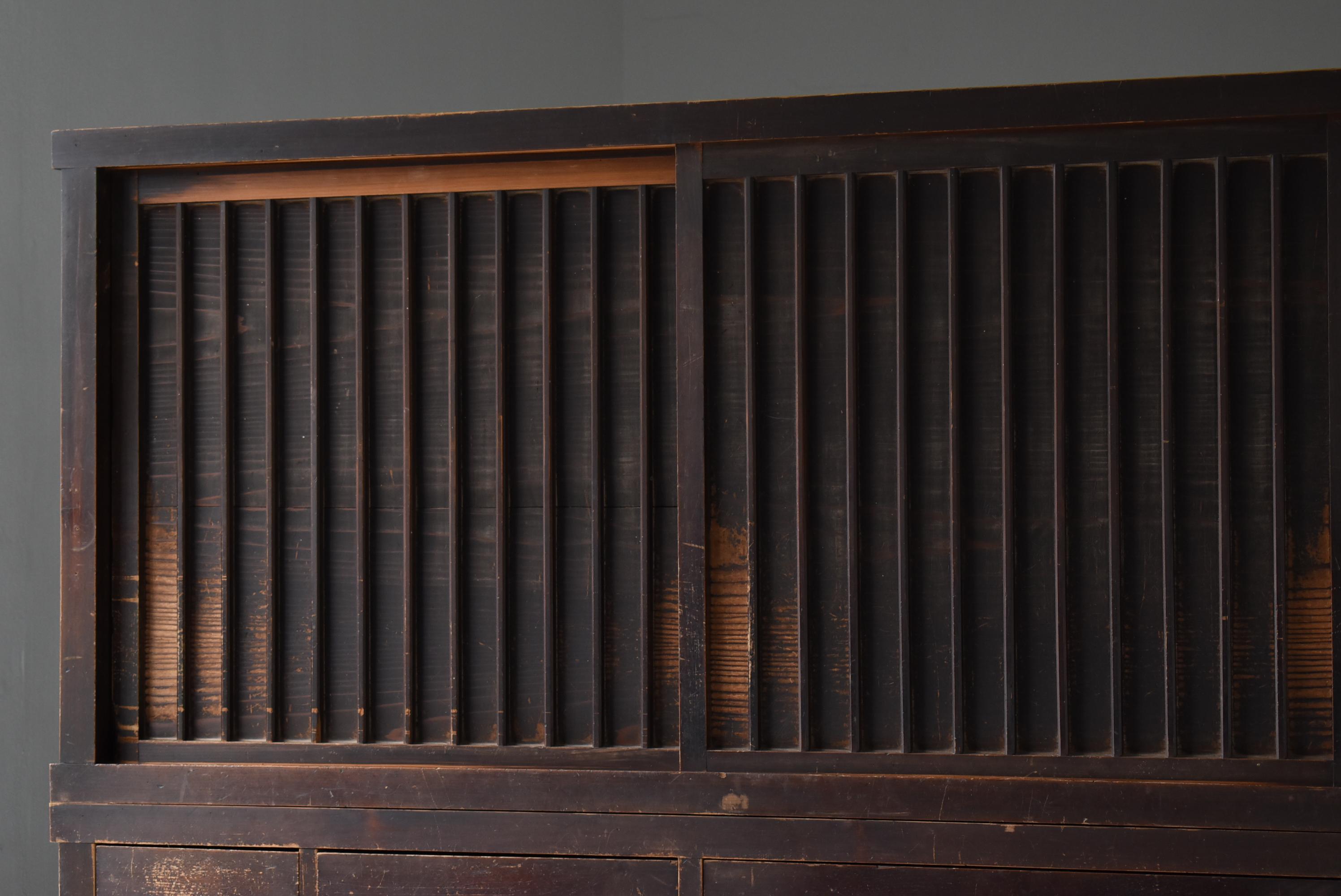 Japonais Grand meuble de rangement japonais Tansu 1860s-1920s Wabisabi en vente