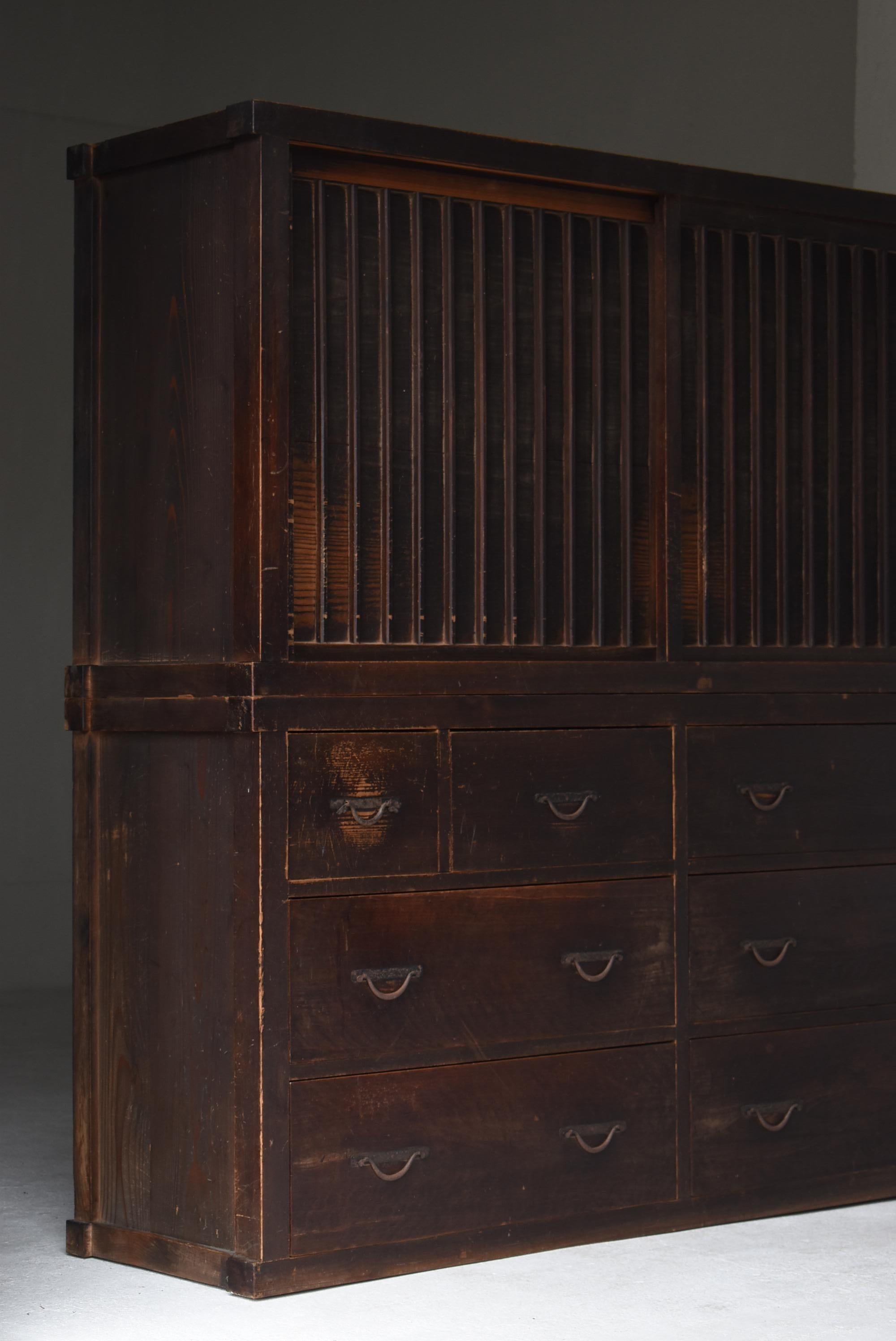 Grand meuble de rangement japonais Tansu 1860s-1920s Wabisabi en vente 1