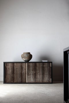 Japanischer großer verwelkter Holzschrank / Anrichte / Wabi-sabi Primitiv