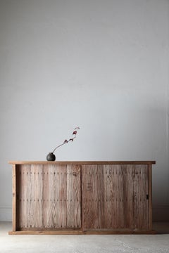 Grand tansu japonais en bois patiné / Buffet / Style wabi-sabi primitif