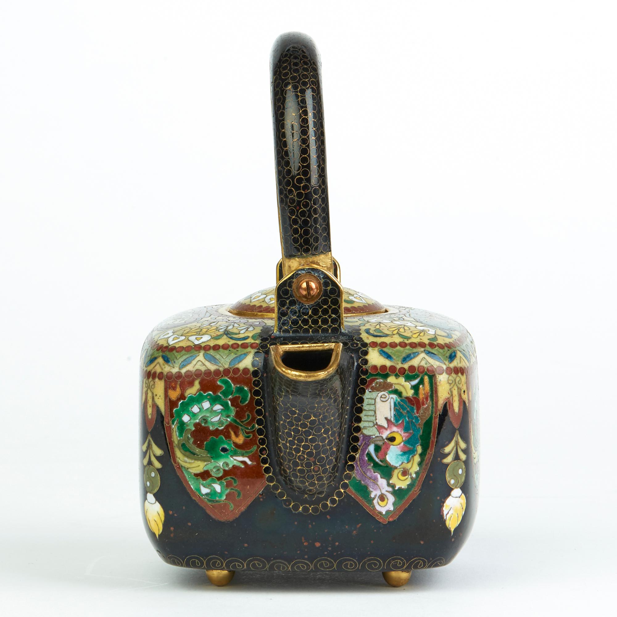 Japanese Exceptional Gilded Metal Cloisonné Teapot, Early 20th Century 7