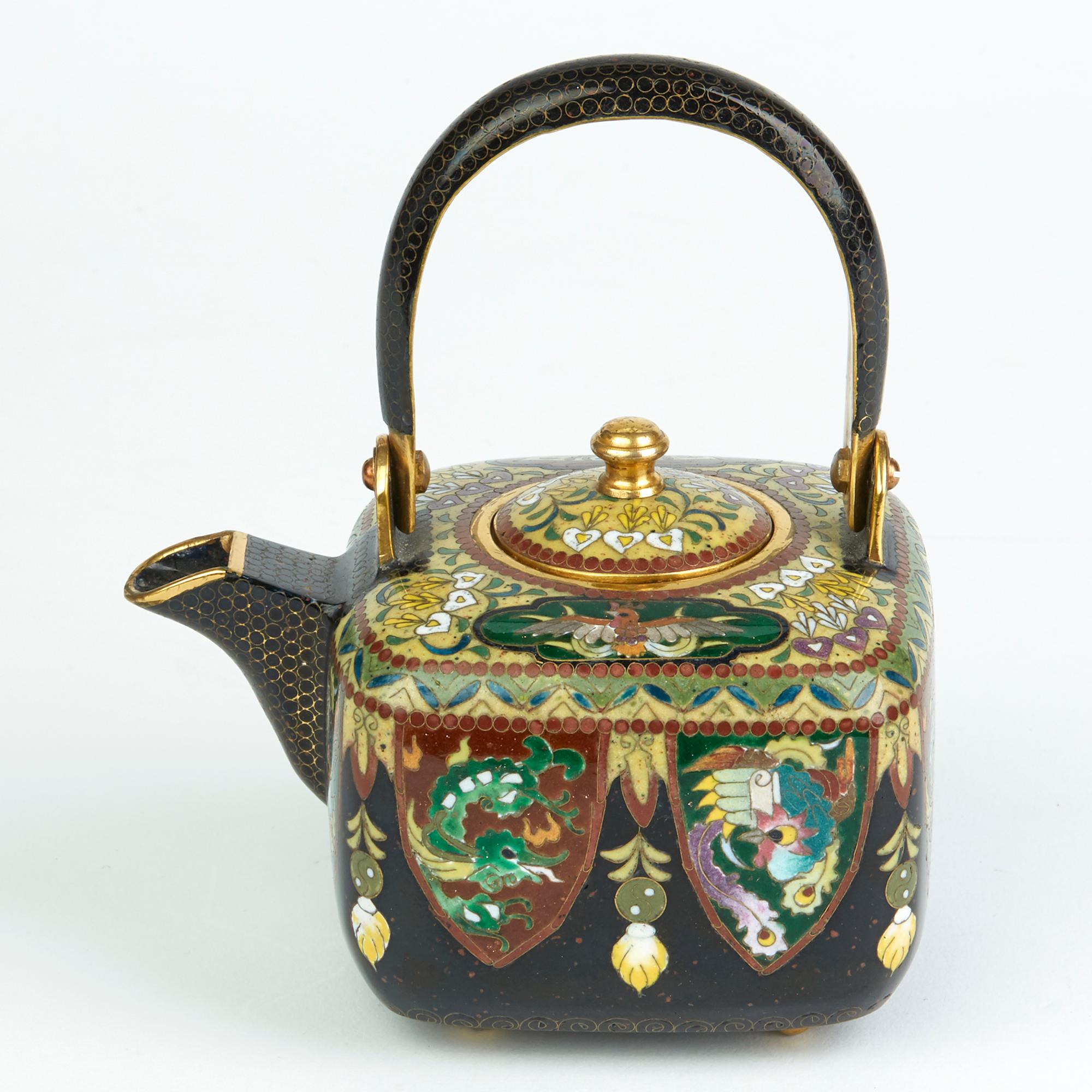 Japanese Exceptional Gilded Metal Cloisonné Teapot, Early 20th Century 8