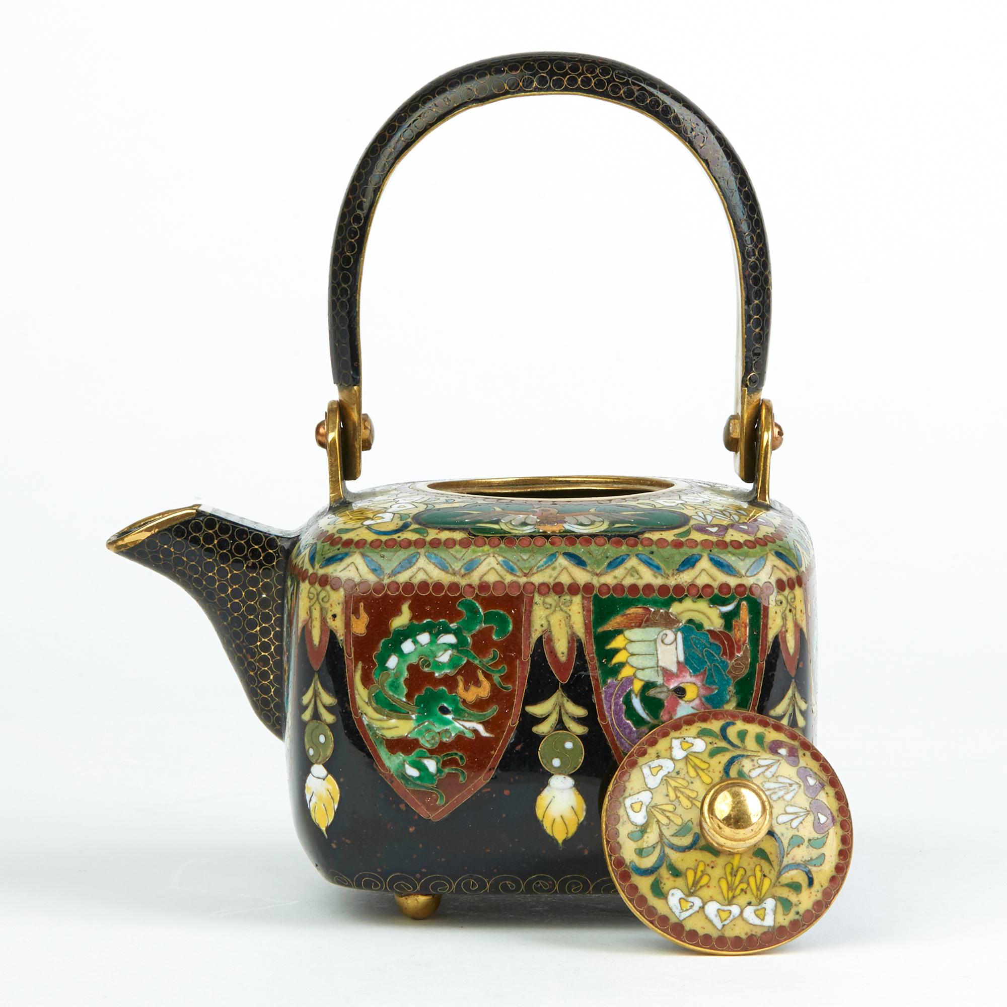 Japanese Exceptional Gilded Metal Cloisonné Teapot, Early 20th Century 9