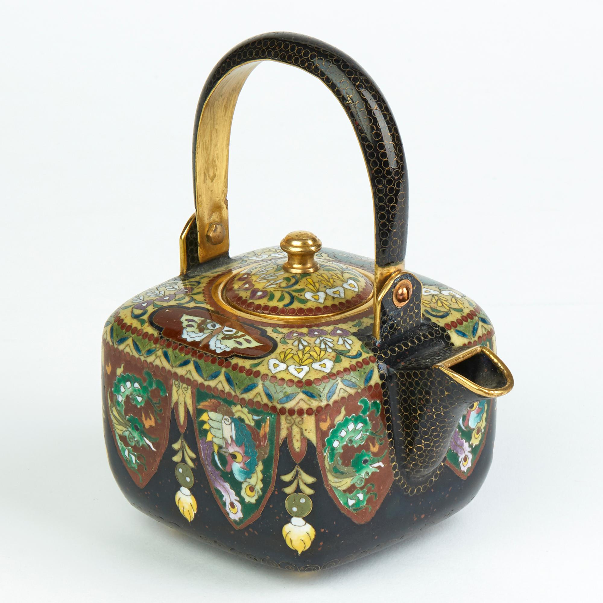 Japanese Exceptional Gilded Metal Cloisonné Teapot, Early 20th Century 10