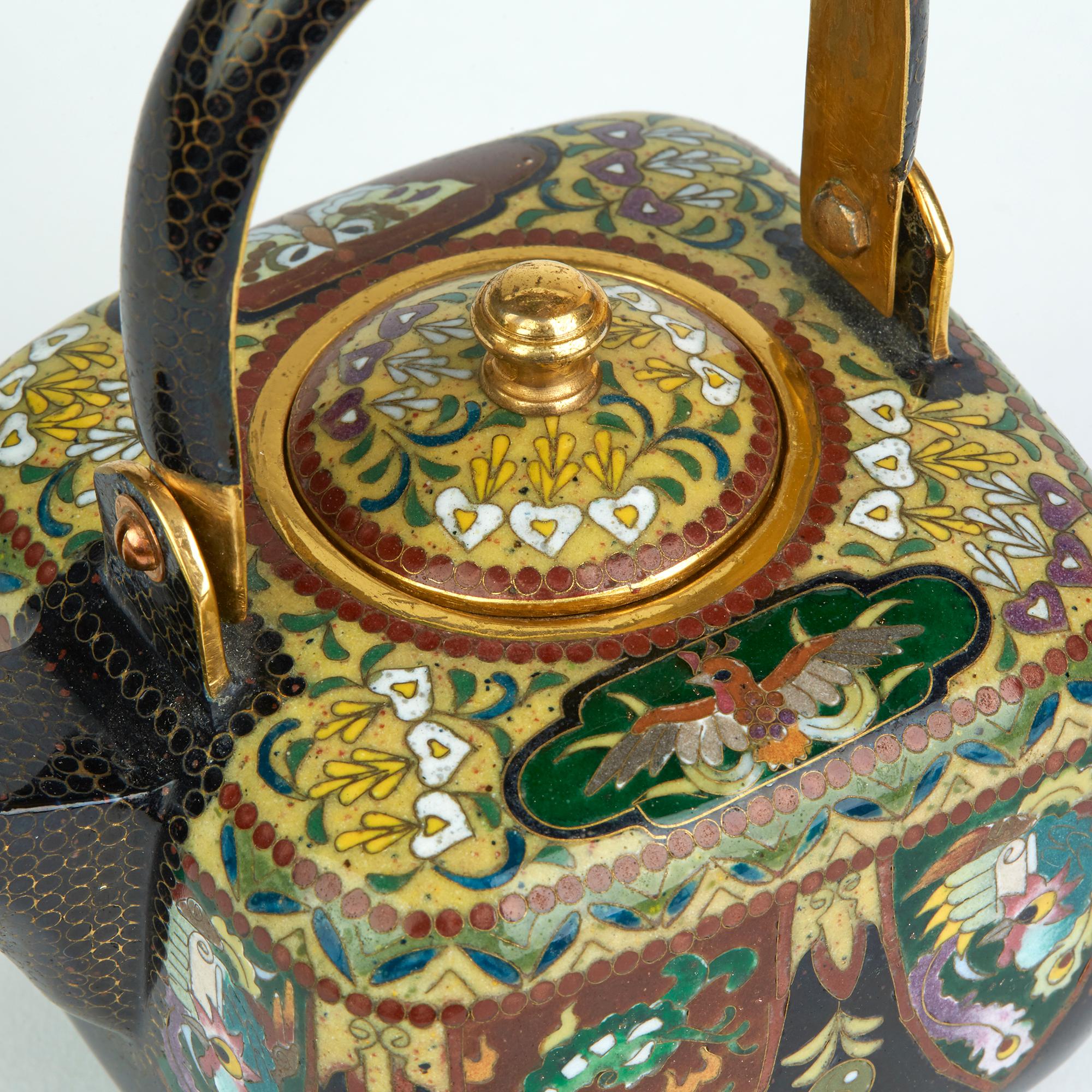 Japanese Exceptional Gilded Metal Cloisonné Teapot, Early 20th Century 1