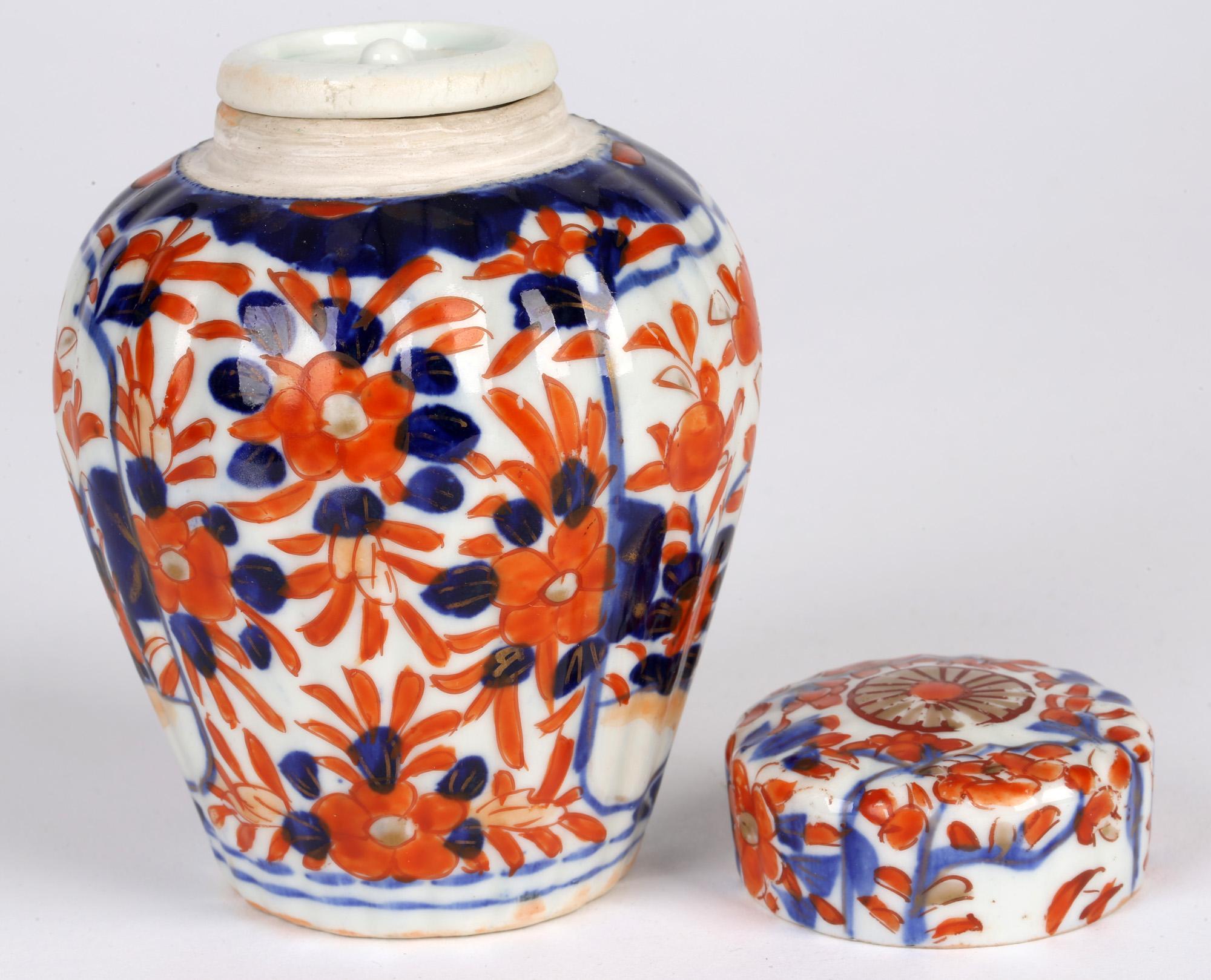 A stunning Japanese Meiji period porcelain Imari pattern lidded tea caddy or ginger jar dating from circa 1900-1910. The small rounded jar has a ribbed shaped body with its original rounded flat topped cover and secondary glazed inner cover. The