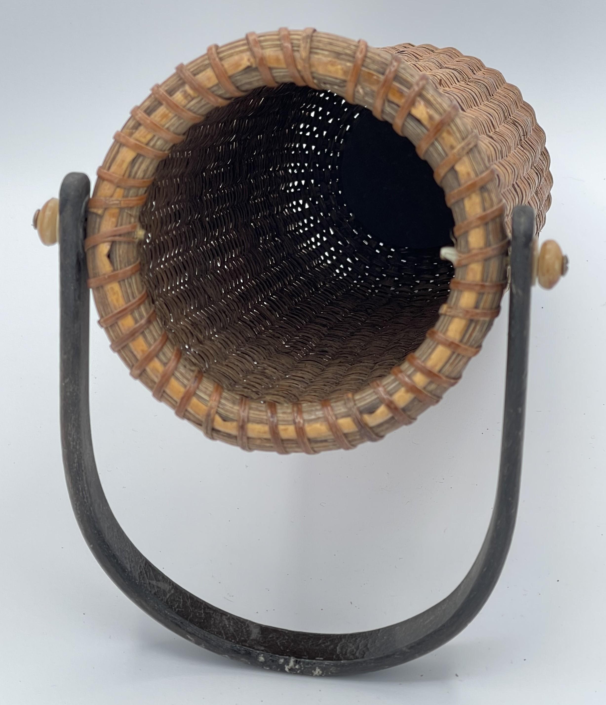 Cesta de bambú tejida japonesa de finales del periodo Meiji (1868-1912), principios del siglo XX Japonés en venta