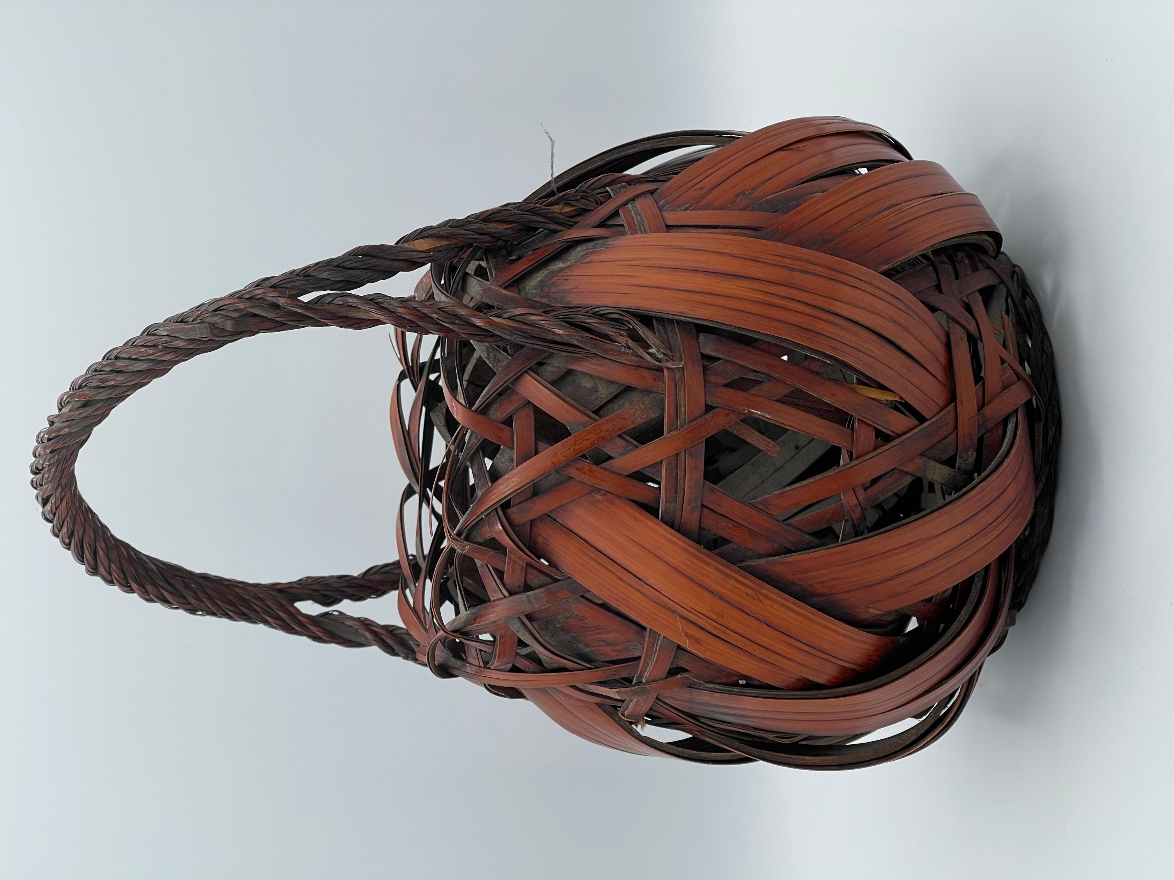Cesta de bambú tejida japonesa de finales del periodo Meiji (1868-1912), principios del siglo XX Tejido en venta