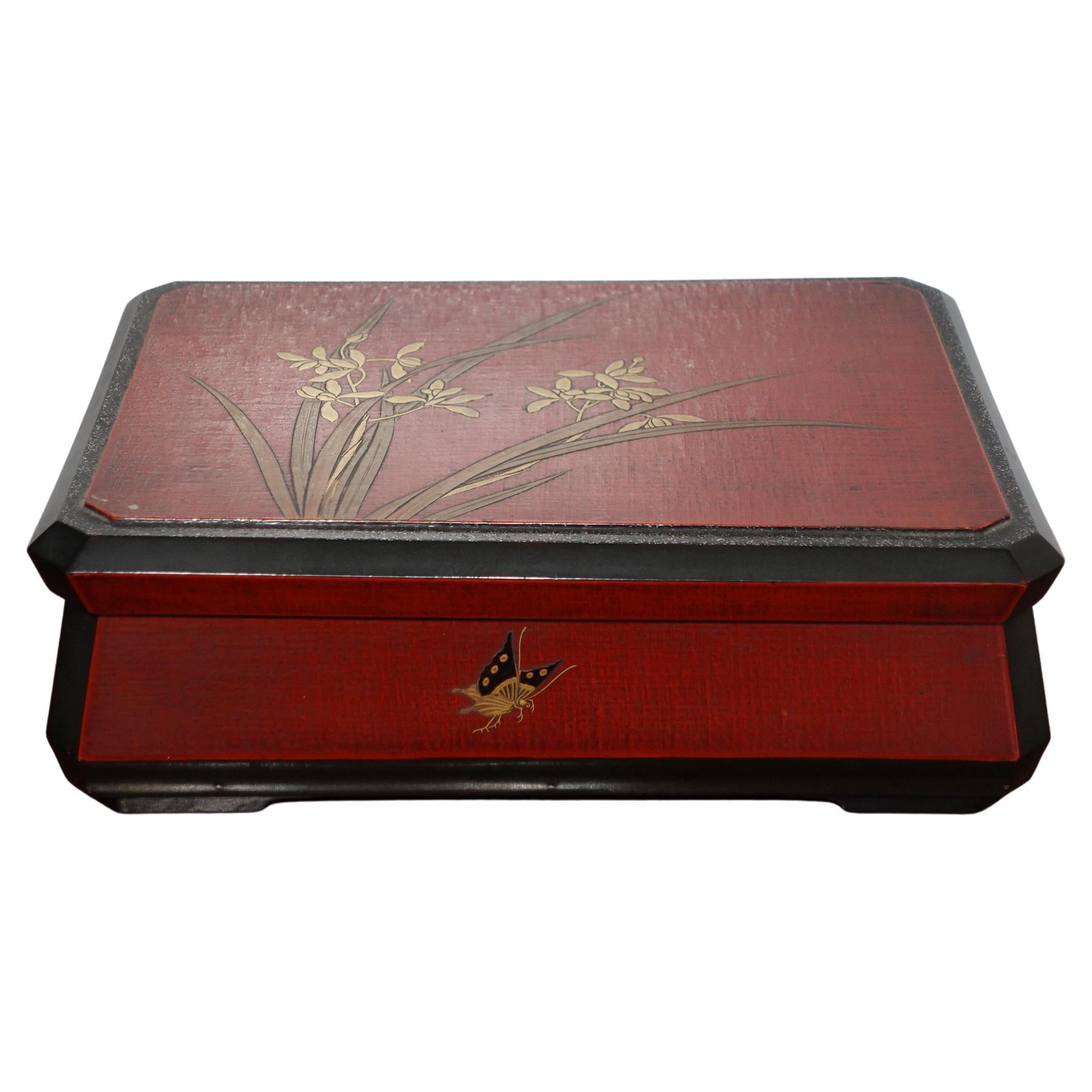 Japanese late Meiji period A Large Organizer Red Lacquered Box, Ric.052 For Sale