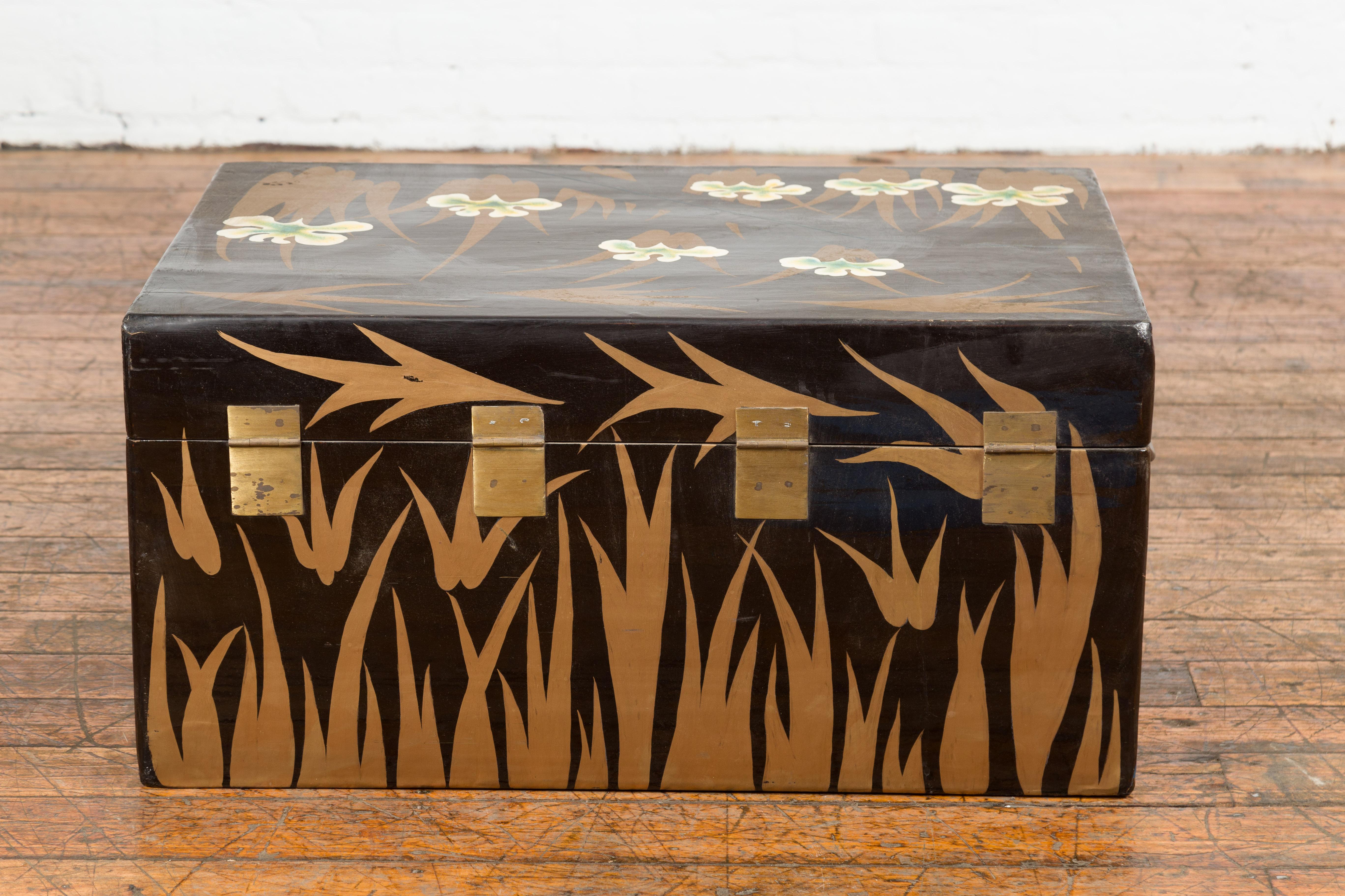 Japanese Late Meiji Period Black Lacquer Blanket Chest with Golden Painted Décor For Sale 13