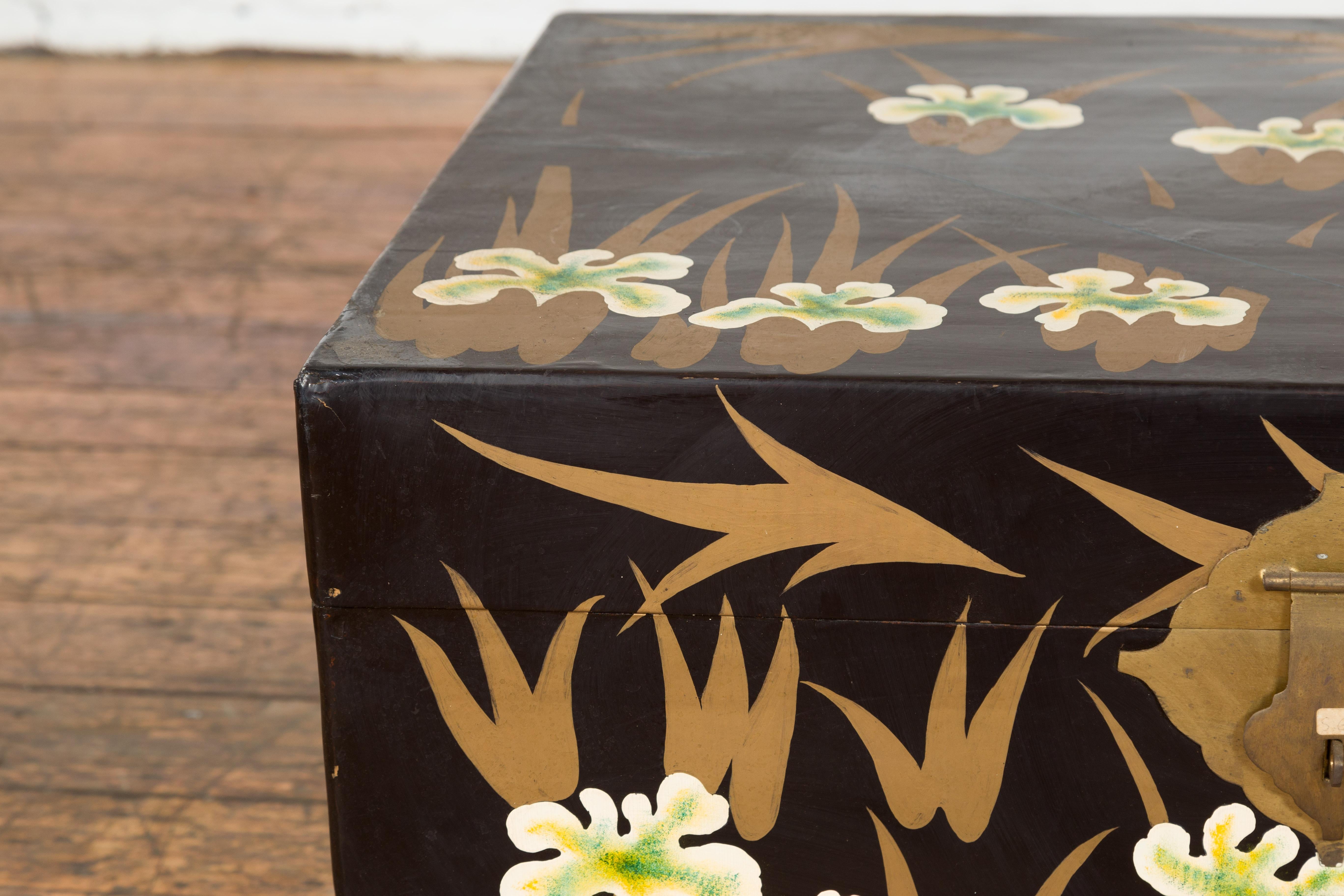 20th Century Japanese Late Meiji Period Black Lacquer Blanket Chest with Golden Painted Décor For Sale