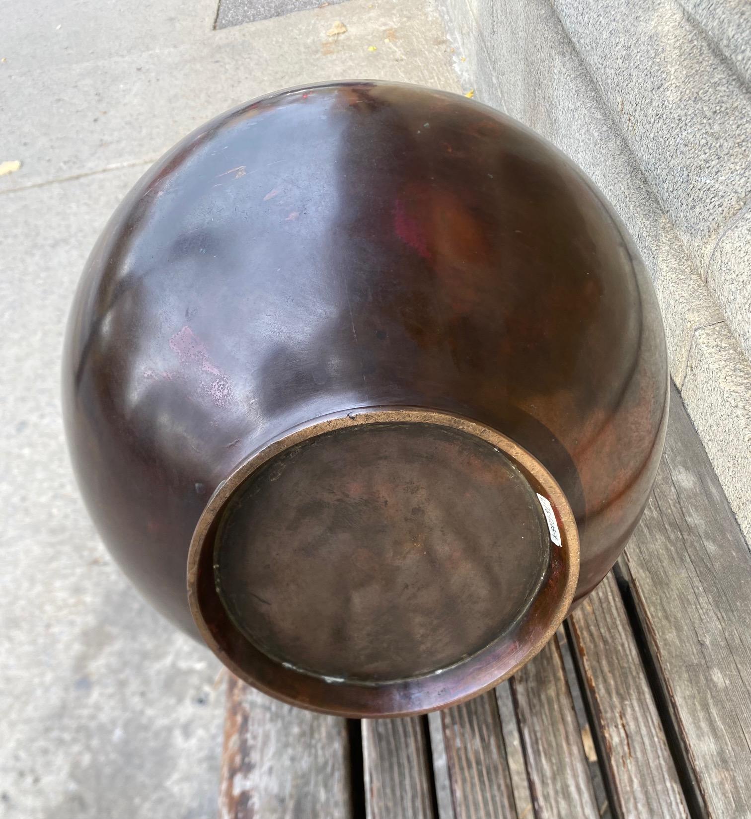 Vaso in bronzo giapponese del tardo periodo Meiji con patina rossa screziata in vendita 2