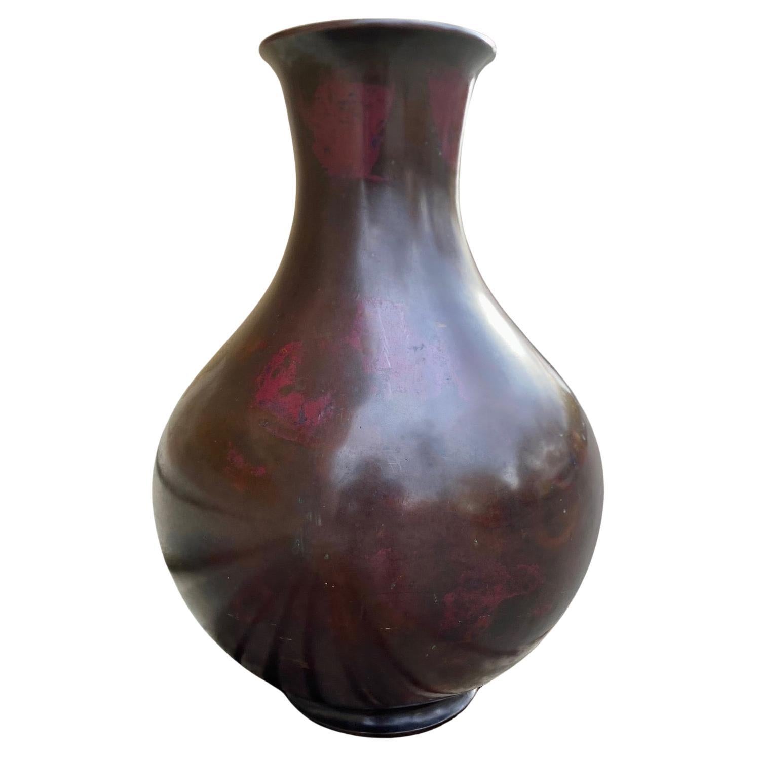 Vaso in bronzo giapponese del tardo periodo Meiji con patina rossa screziata