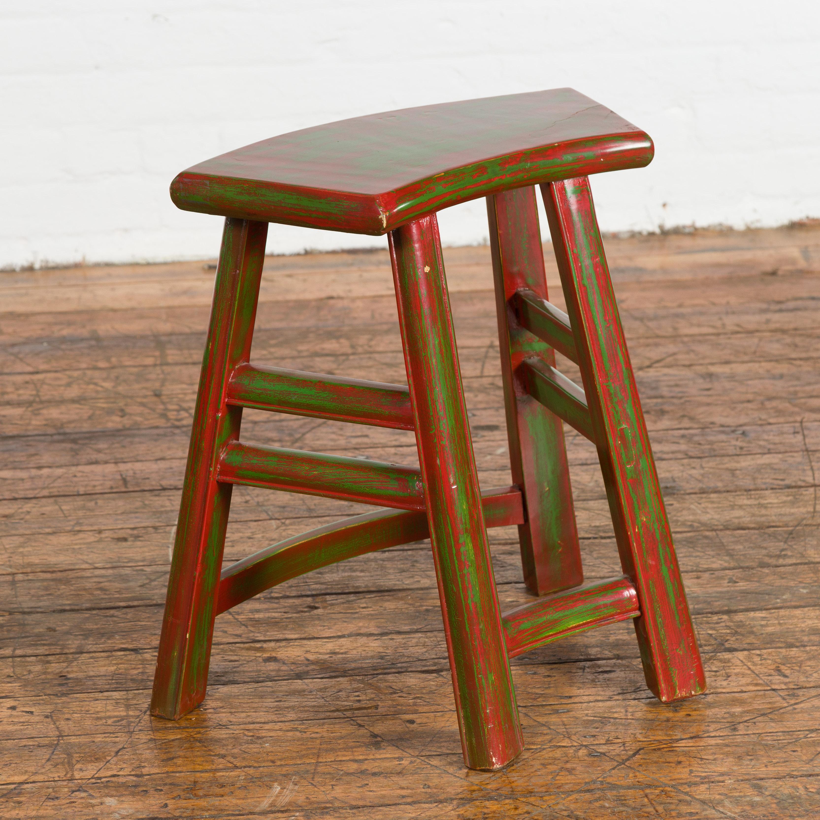 Japanese Late Meiji Period Red and Green Lacquered Stool with Semicircular Seat For Sale 5