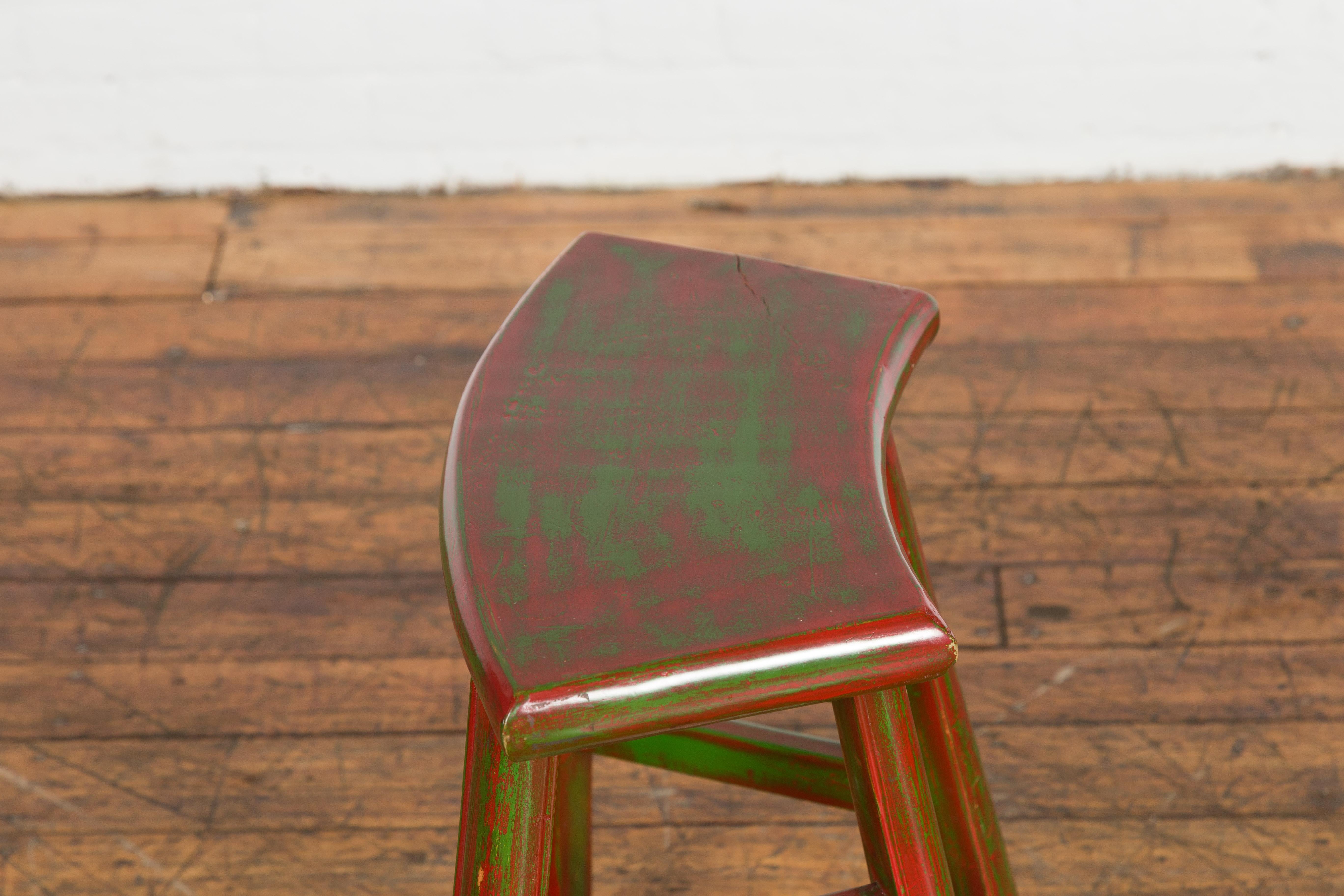 Japanese Late Meiji Period Red and Green Lacquered Stool with Semicircular Seat For Sale 7