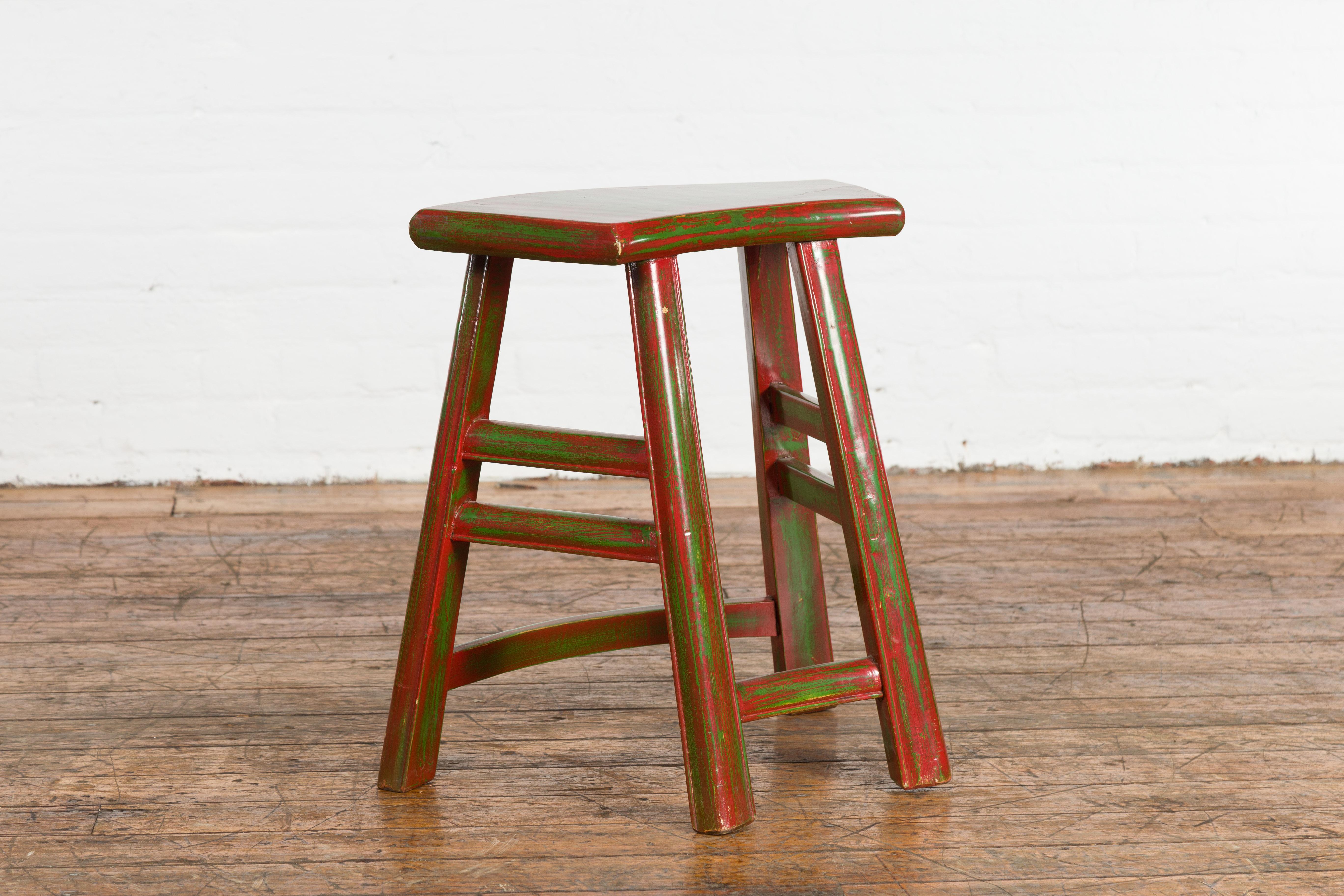 Japanese Late Meiji Period Red and Green Lacquered Stool with Semicircular Seat For Sale 4