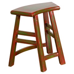 Tabouret japonais laqué rouge et vert de la fin de la période Meiji avec assise semi-circulaire