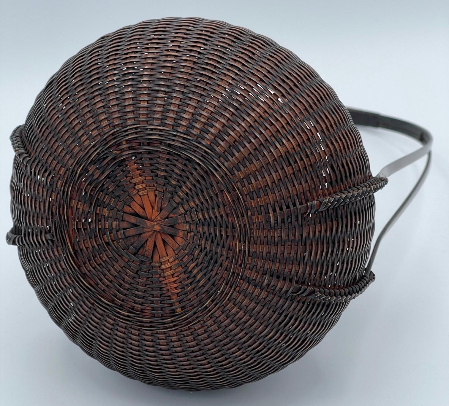 Japonais Panier de cérémonie du thé en bambou tressé de la période Meiji tardive, début du 20e siècle en vente