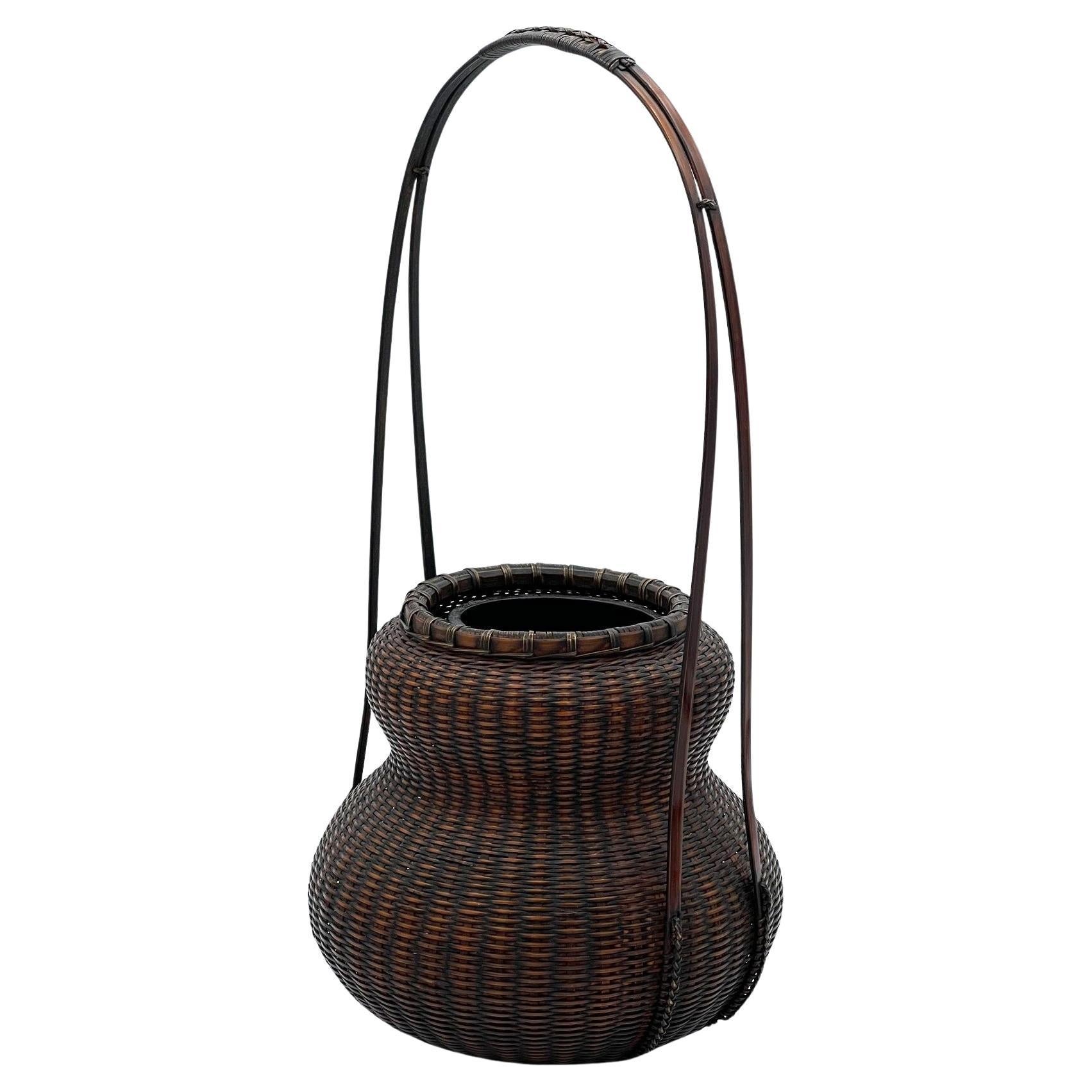 Cesta japonesa de bambú tejida para la ceremonia del té del periodo Meiji tardío, principios del siglo XX