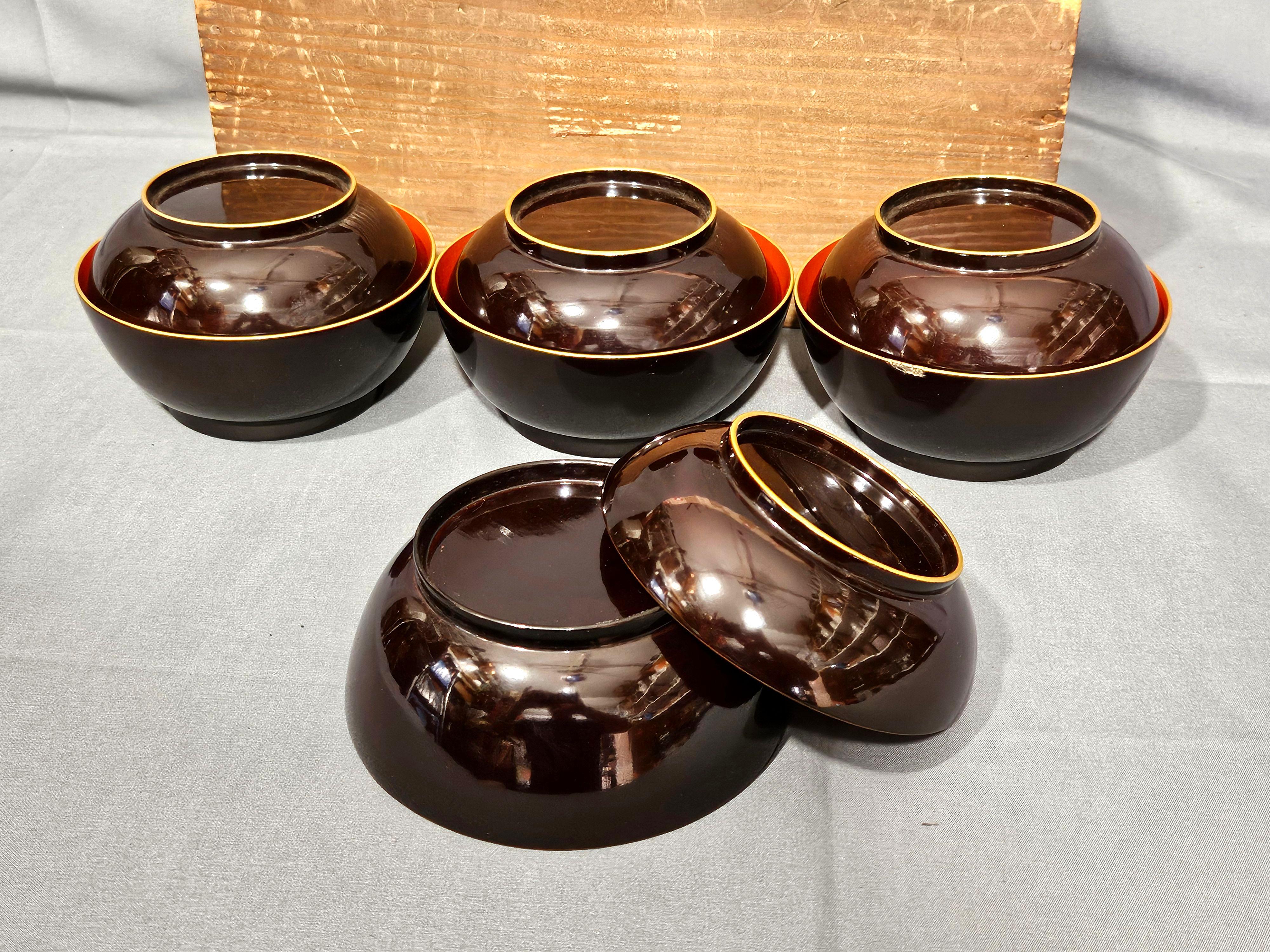 Hand-Painted Japanese Lidded Rice Lacquer Bowls w/ Covers, 19 Century For Sale