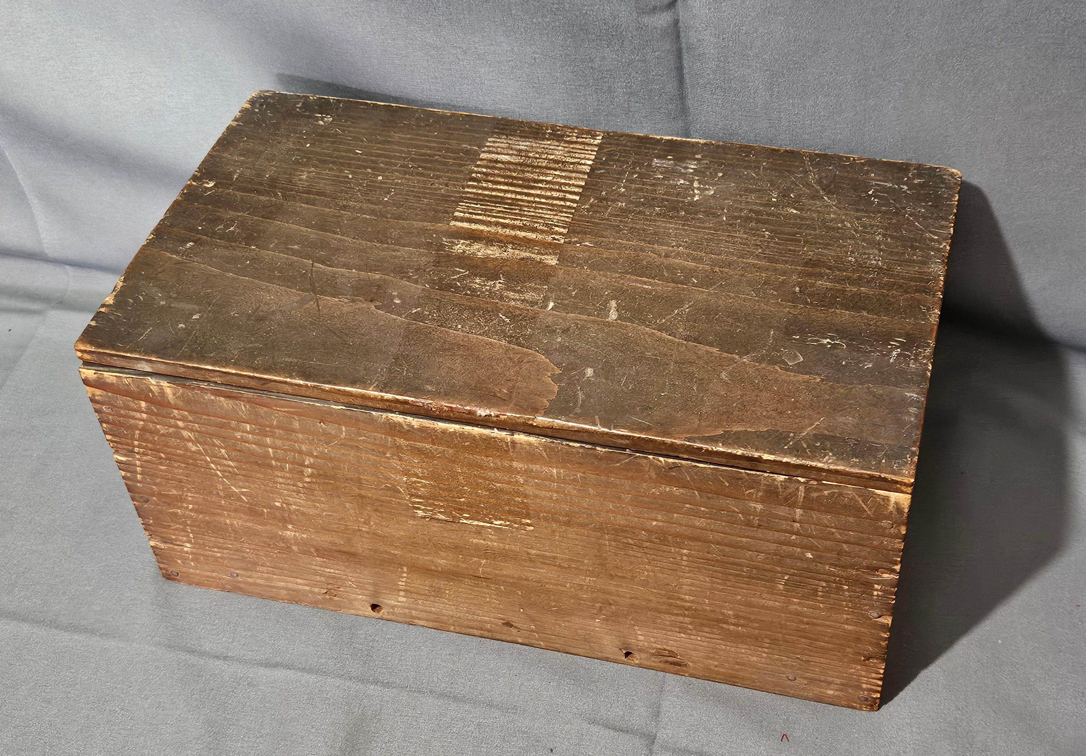 Japanese Lidded Rice Lacquer Bowls w/ Covers, 19 Century For Sale 2