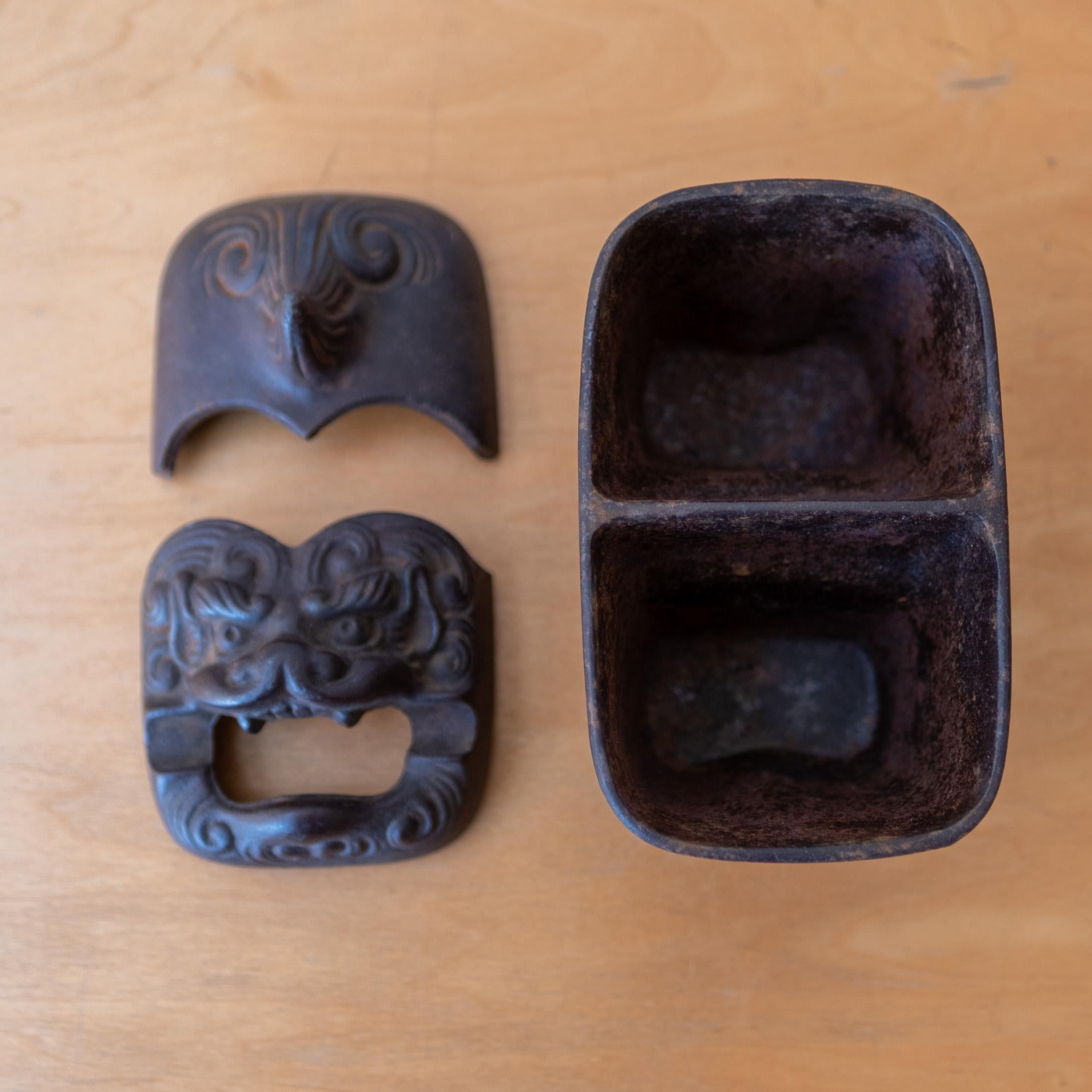 Japanese Lion Sculptural Iron Incense Burner en Bueno estado para la venta en San Diego, CA