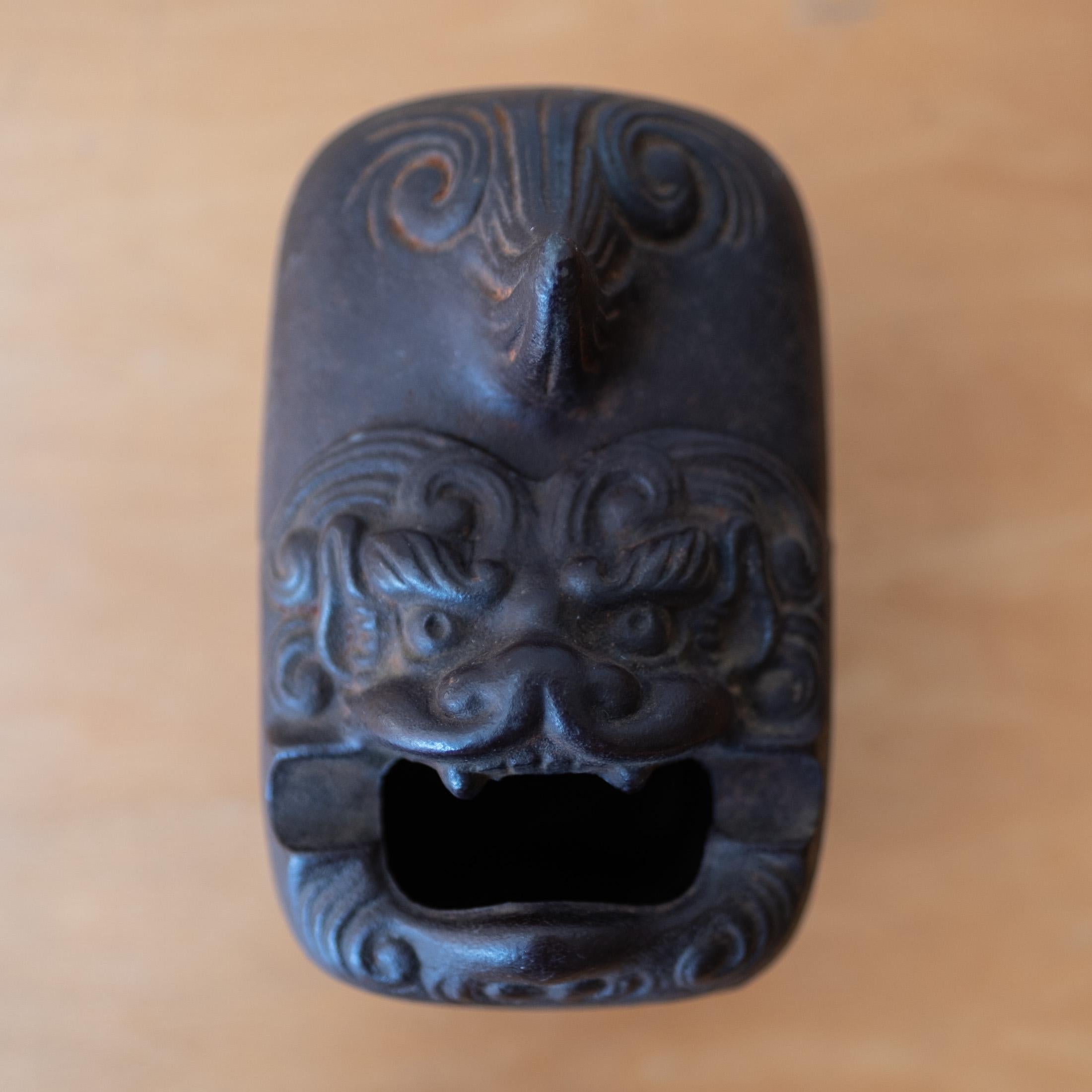 Japanese Lion Sculptural Iron Incense Burner Hierro en venta