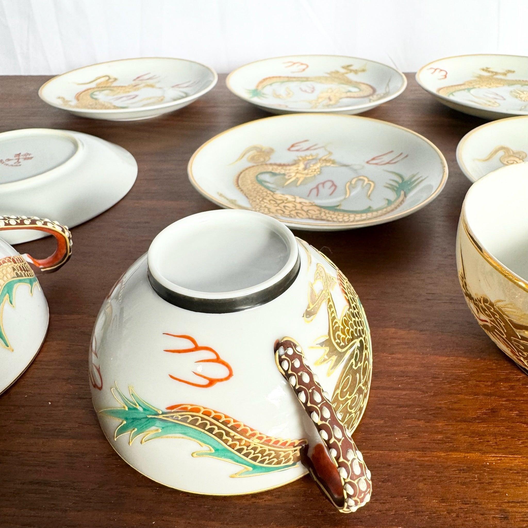 Juego de Té de Porcelana Japonesa Lithophane Geisha Moriage Dragonware - 12 Piezas siglo XX en venta