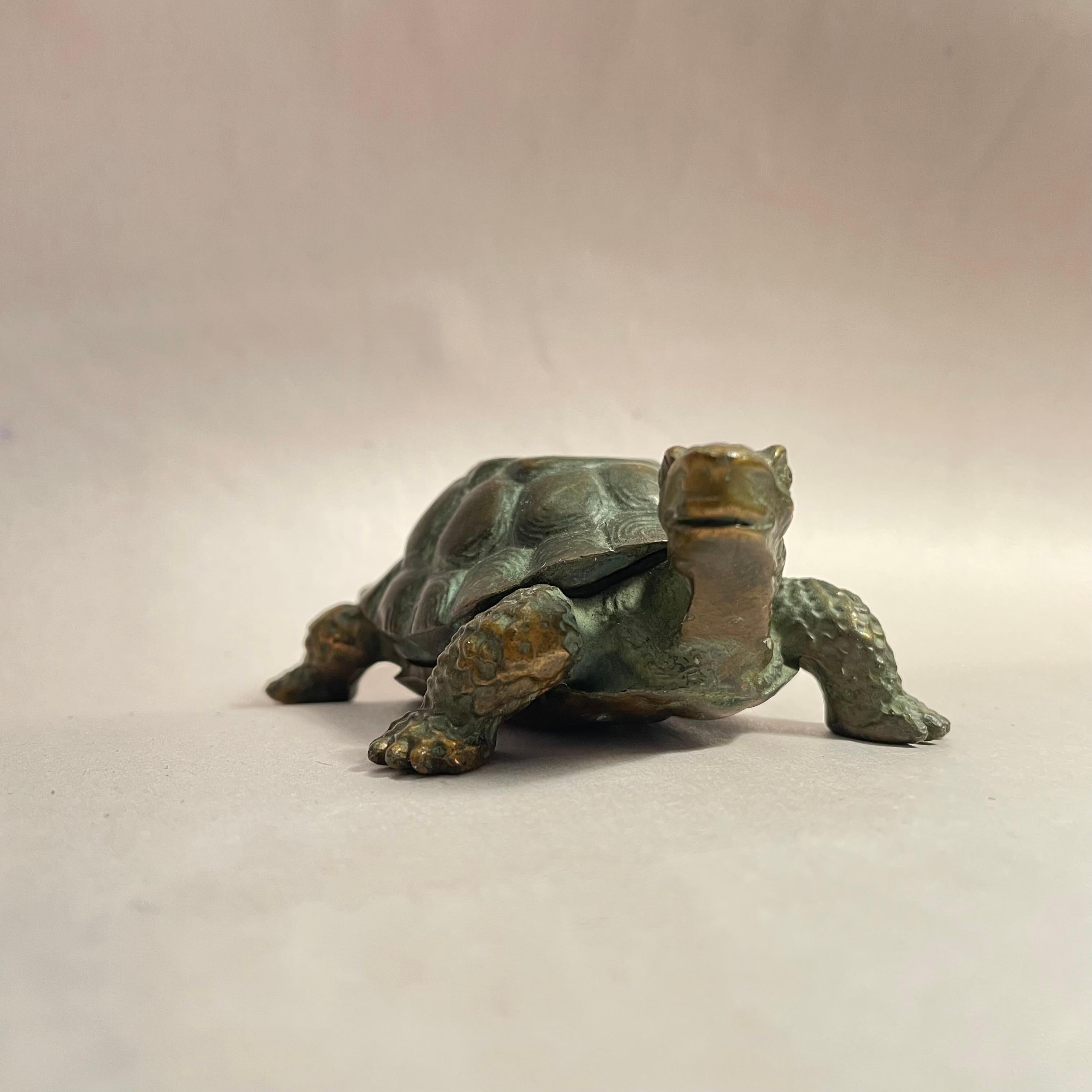 This is an objet of turtle which you can use as a jewelry holder.
This is made with bronze and it was made in Japan around 1980s.
The thing that written on the bottom of the turtle is 副財聚納. It means 'Gather wealth and good fortune'.

Dimensions:
