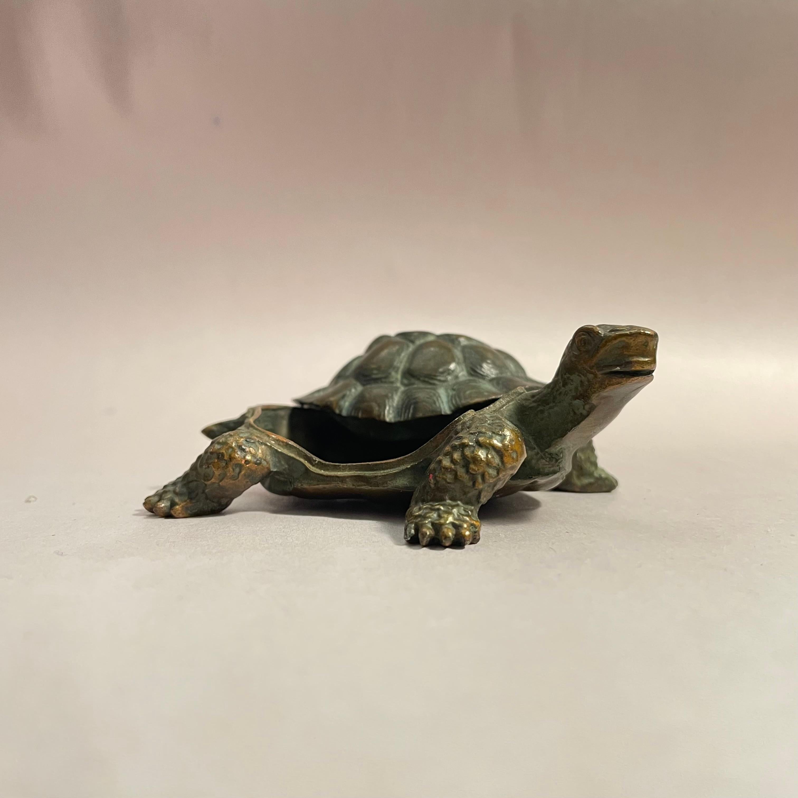 Japanese Little Bronze Turtle Jewerly Box 1980s In Good Condition For Sale In Paris, FR