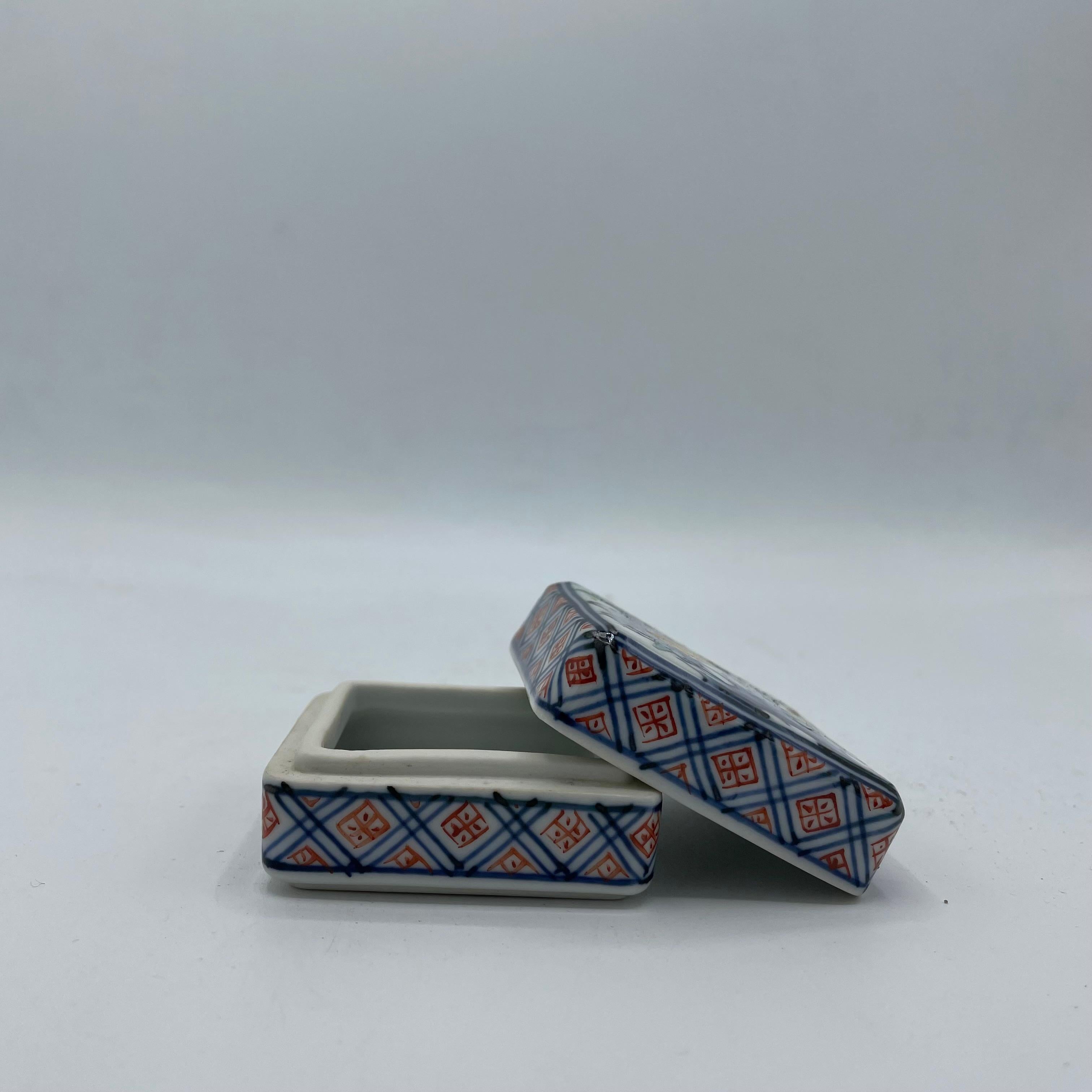 This is a small box which is made with porcelain.
This can be used as KOURO (the box we use to put some incense which we use during a traditional tea ceremony.). And also as a jewelry box. 
On the bottom of this box, it is written